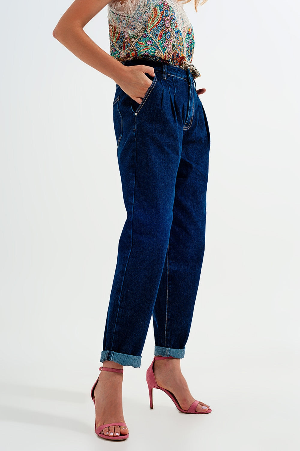 Jeans con pieghe sul davanti colore blu scuro