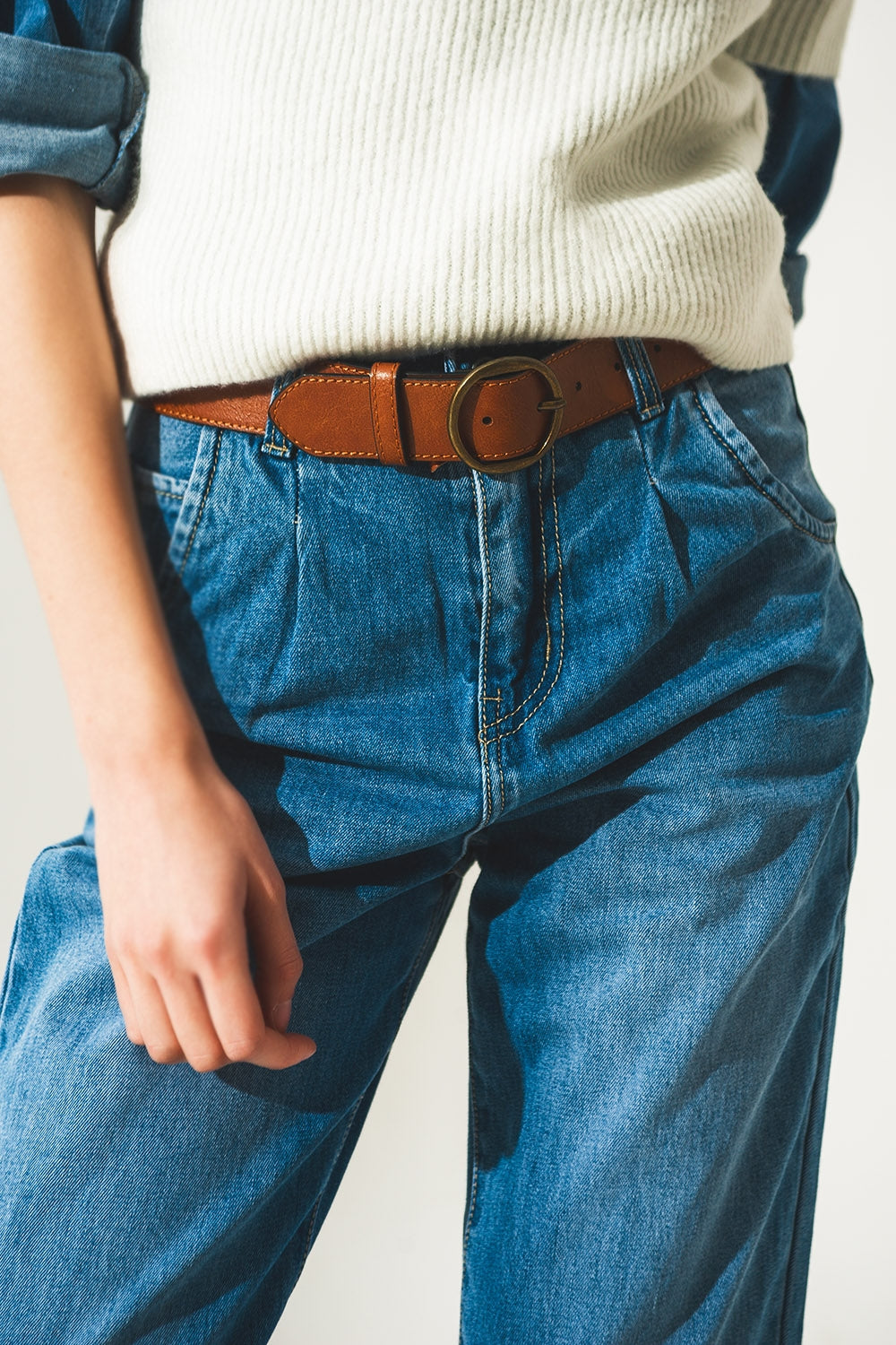 Jeans con pinces in vita in blu medio