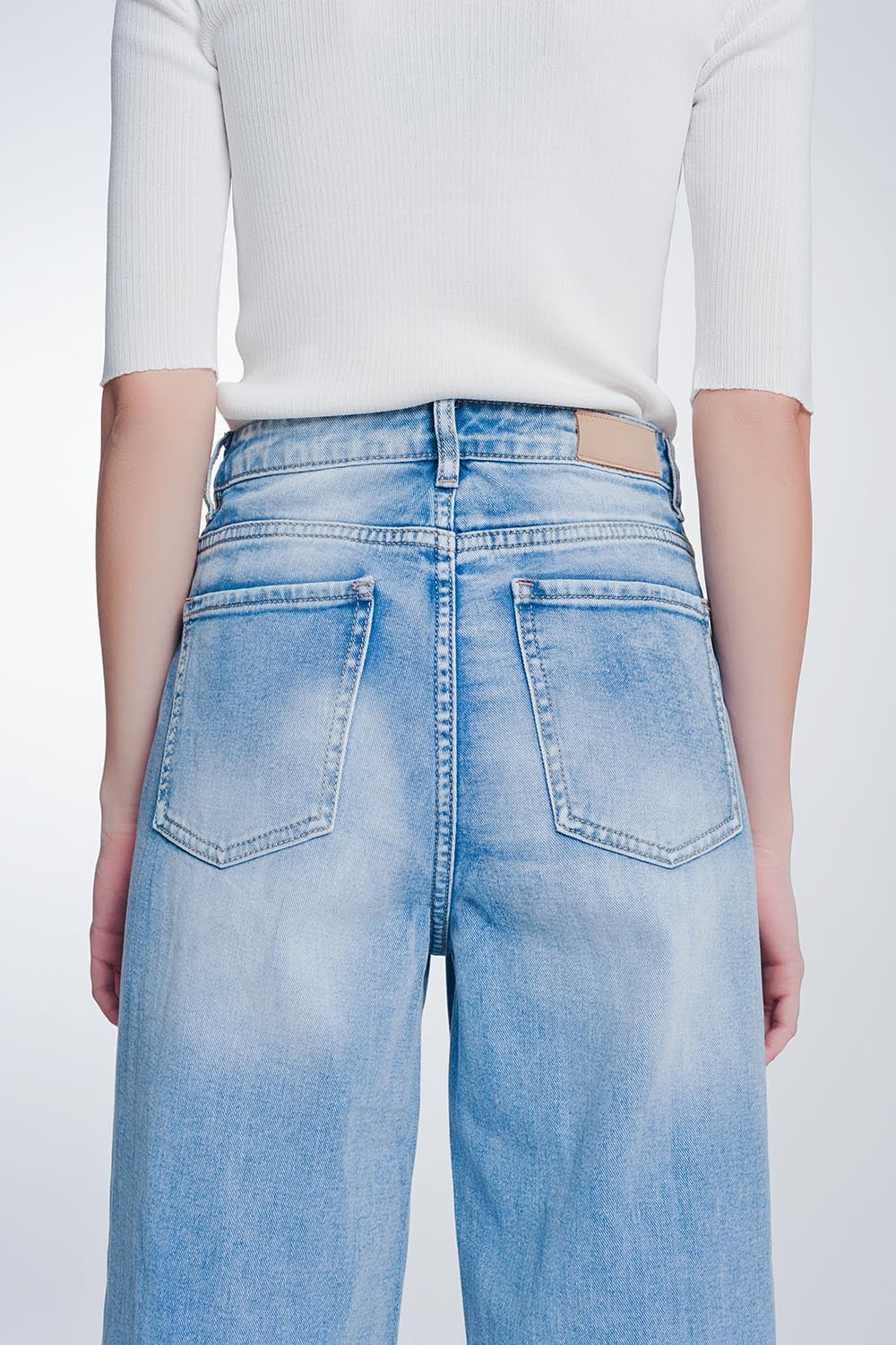 Jeans cropped con fondo ampio e grezzo azzurri