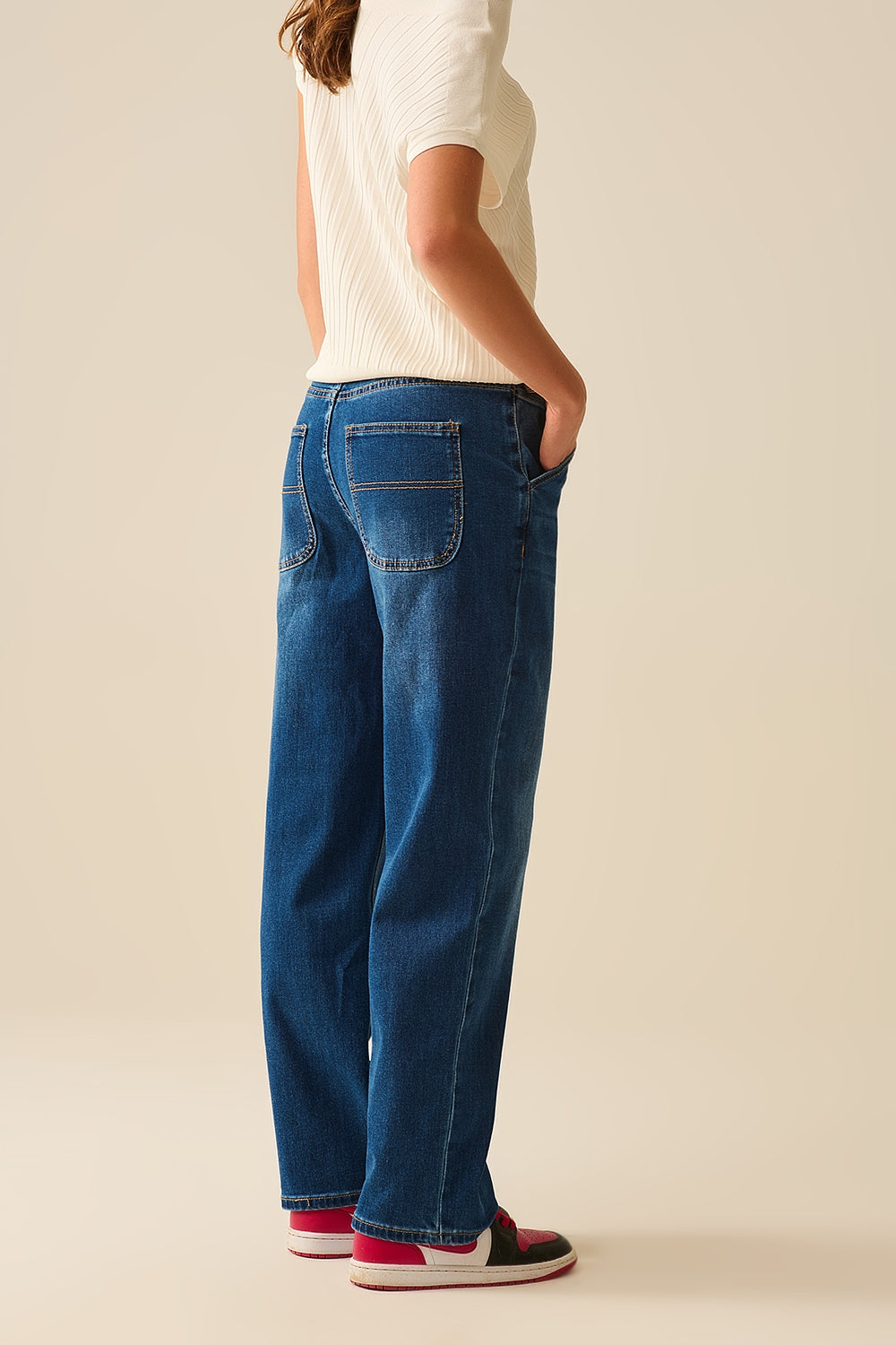 Jeans dal taglio dritto con tasche laterali in blu medio