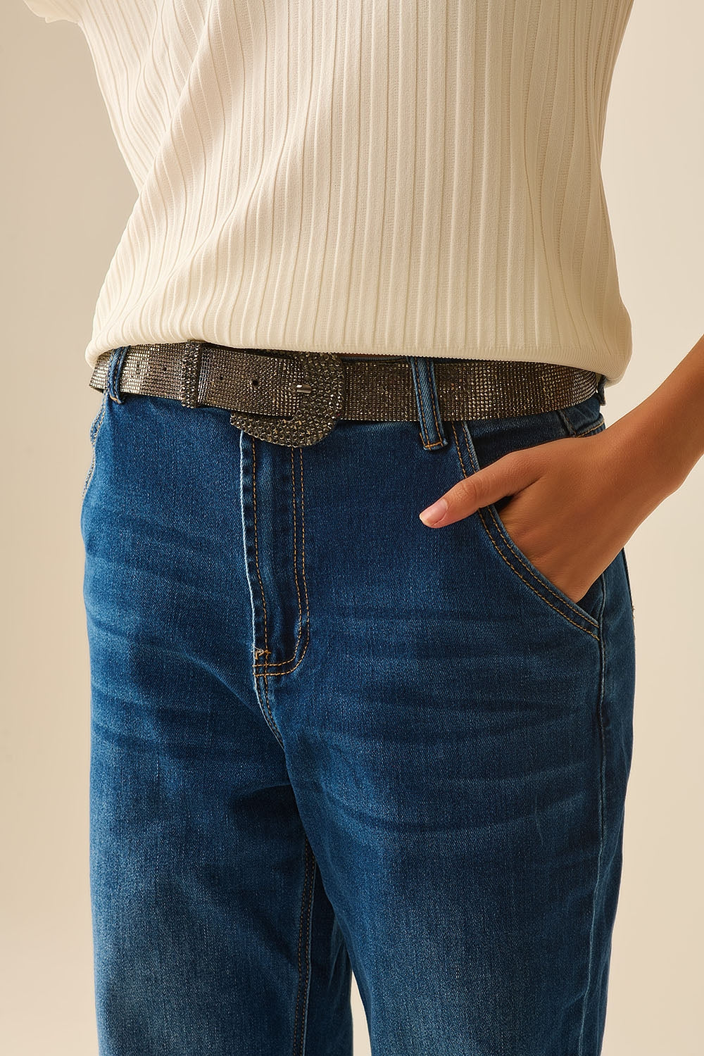 Jeans dal taglio dritto con tasche laterali in blu medio