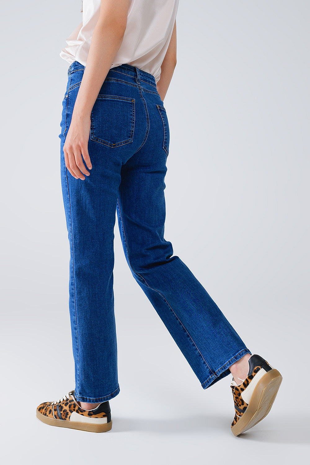 Jeans di base in denim blu scuro con dettaglio a treccia in vita