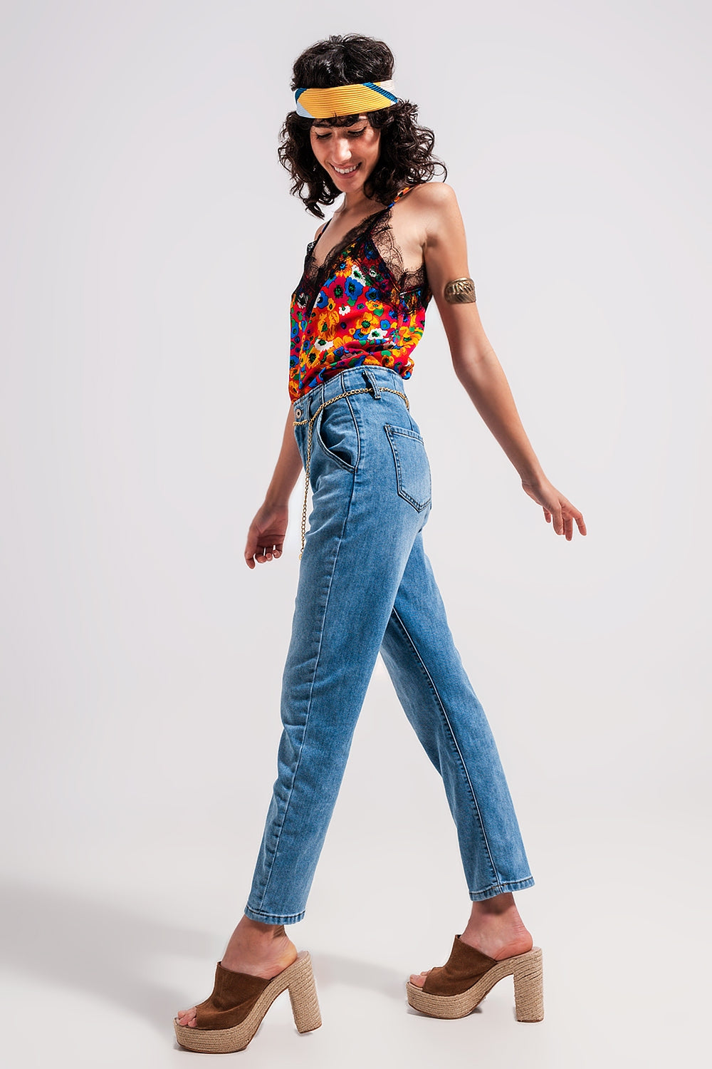 Jeans dritti a vita alta con cintura lavaggio chiaro