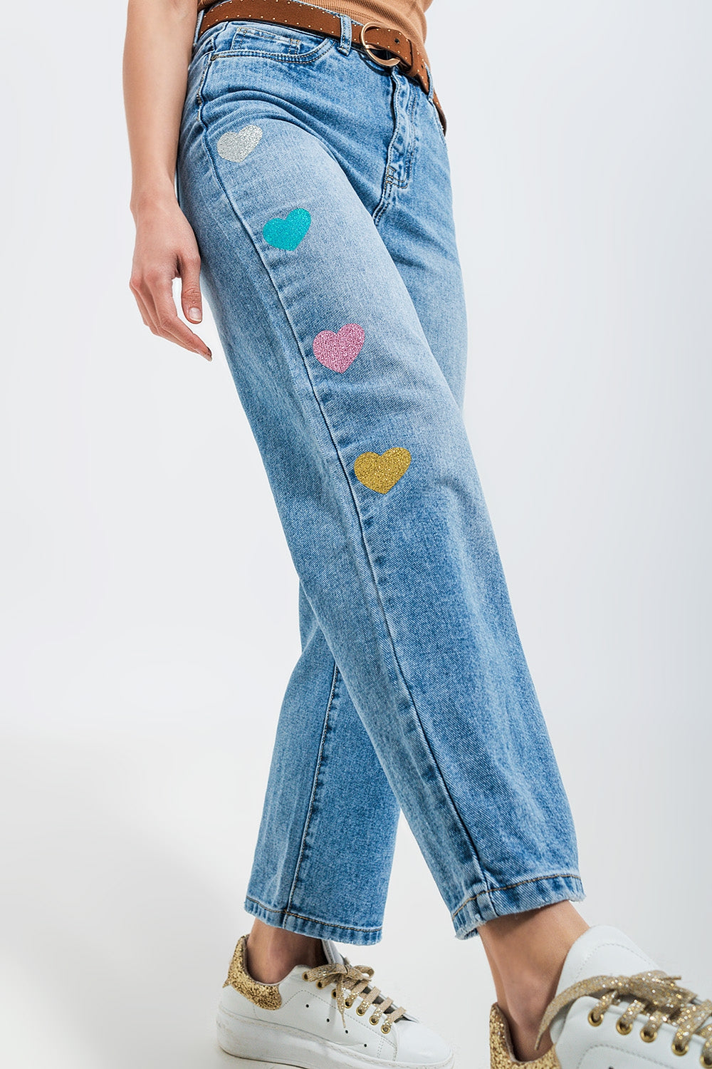 Jeans dritti a vita alta lavaggio medio con stampa a cuori