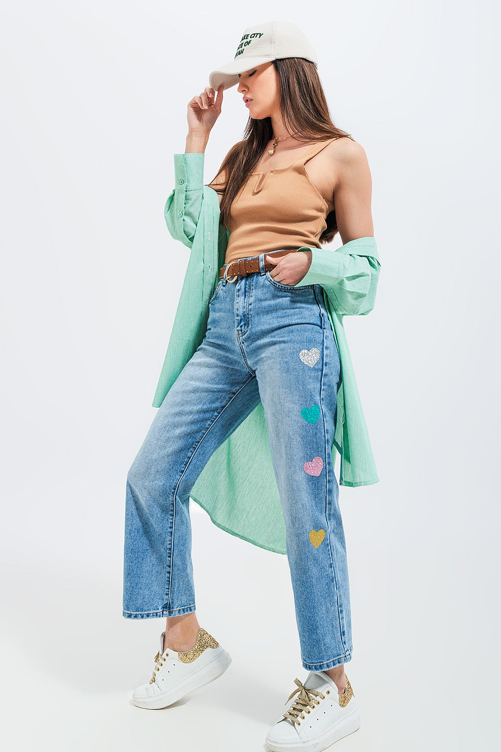 Jeans dritti a vita alta lavaggio medio con stampa a cuori