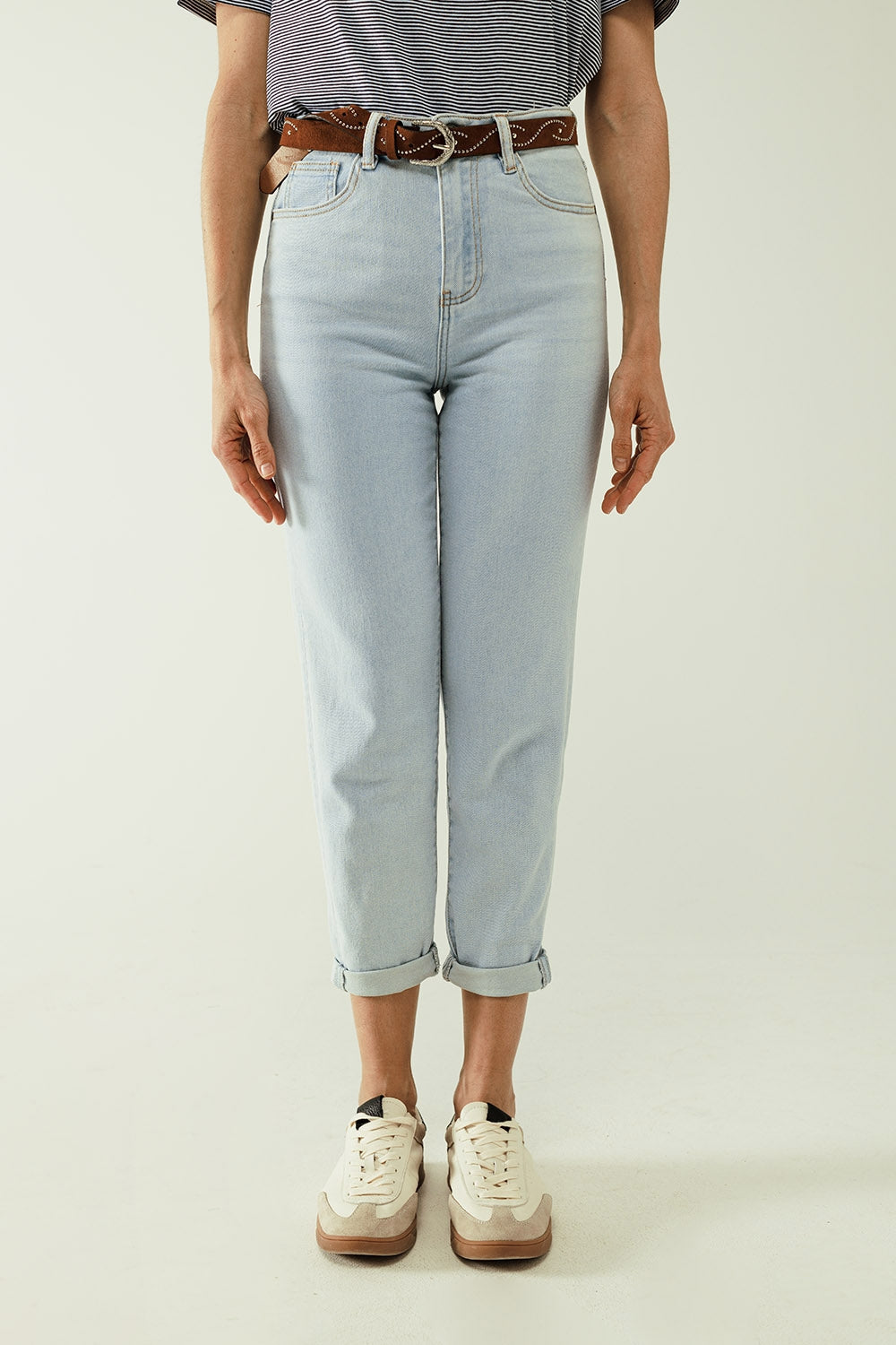 Q2 Jeans dritti blu chiaro con orlo e cinque tasche