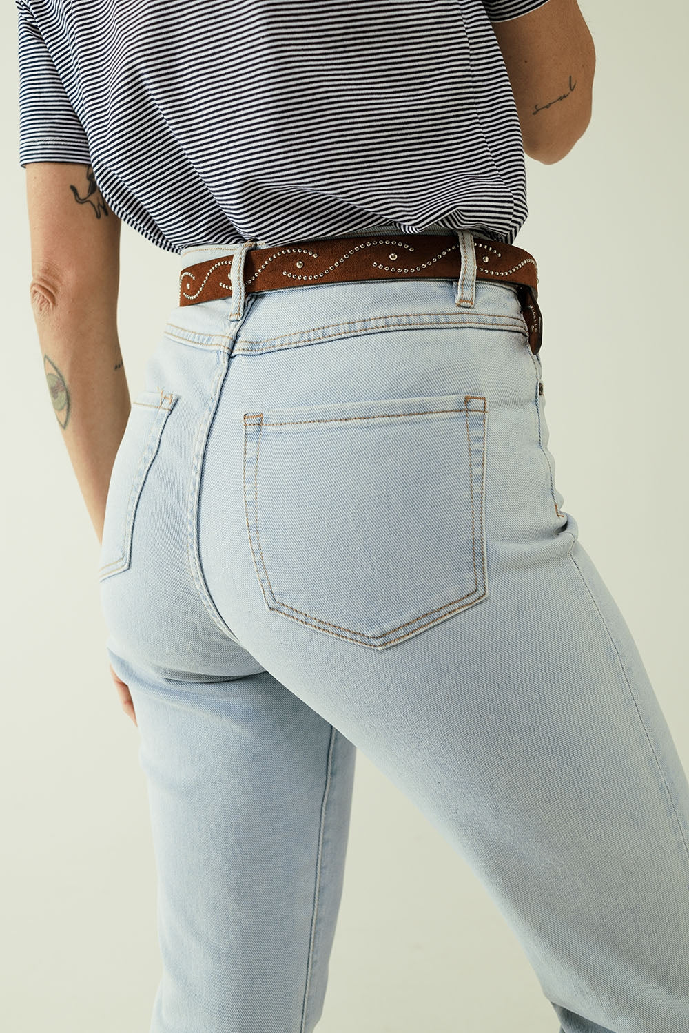 Jeans dritti blu chiaro con orlo e cinque tasche