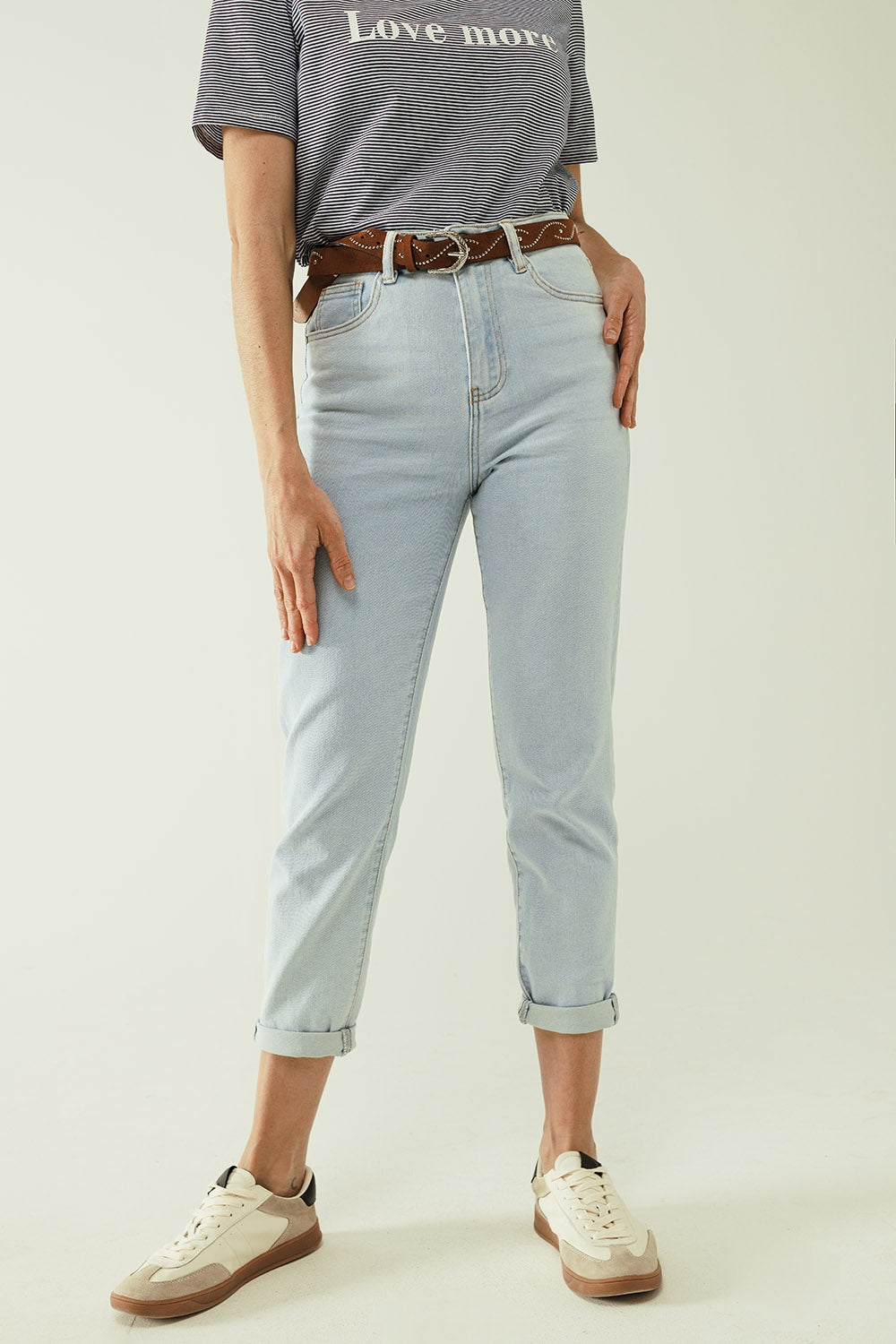 Jeans dritti blu chiaro con orlo e cinque tasche