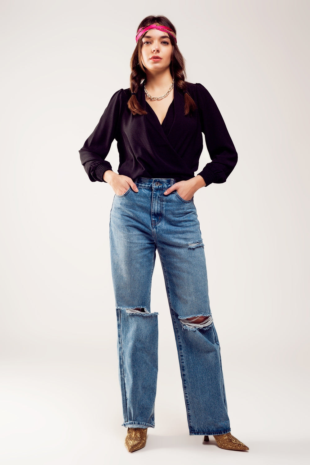 Jeans dritti con strappi sulle ginocchia lavaggio azzurro