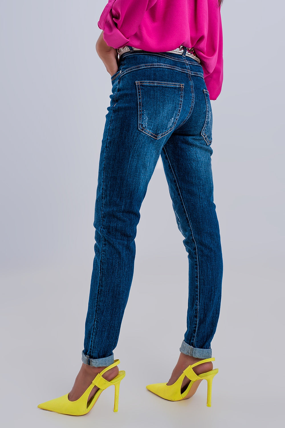 Jeans dritti lavaggio oscuro con bottoni a vista