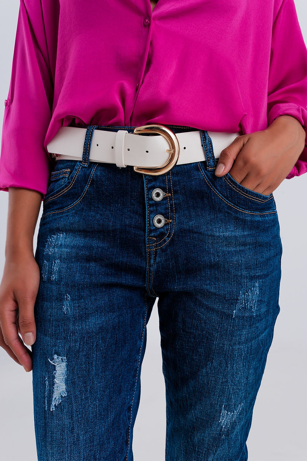 Jeans dritti lavaggio oscuro con bottoni a vista