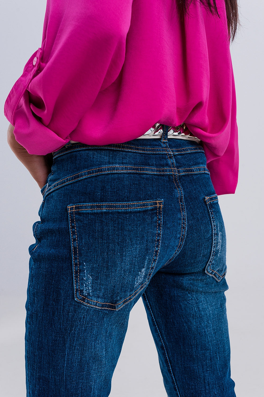 Jeans dritti lavaggio oscuro con bottoni a vista