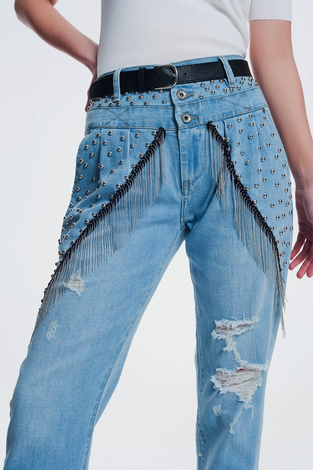 Q2 jeans dritti strappati vintage con borchie