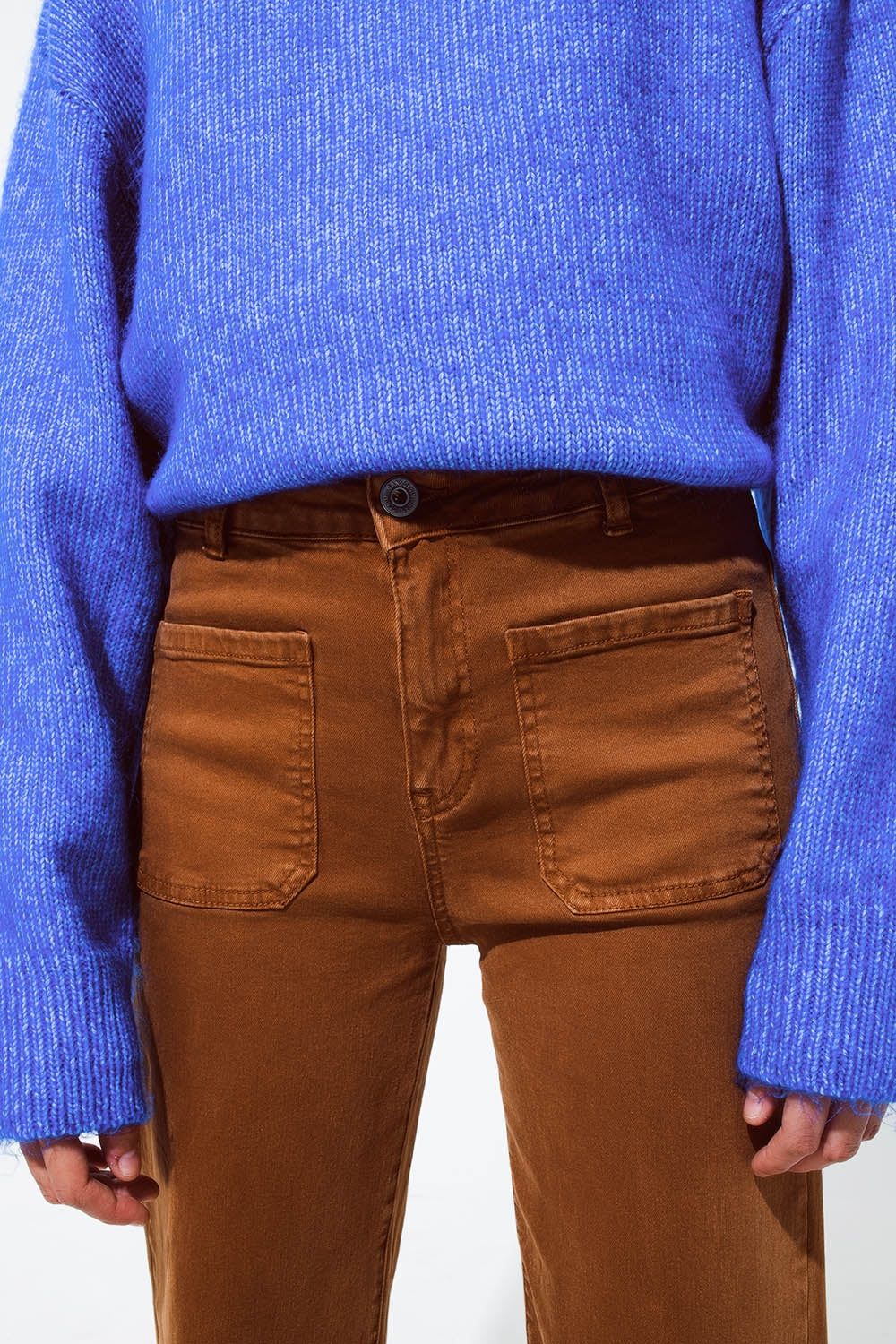 jeans flare a vita alta con tasca frontale in cammello