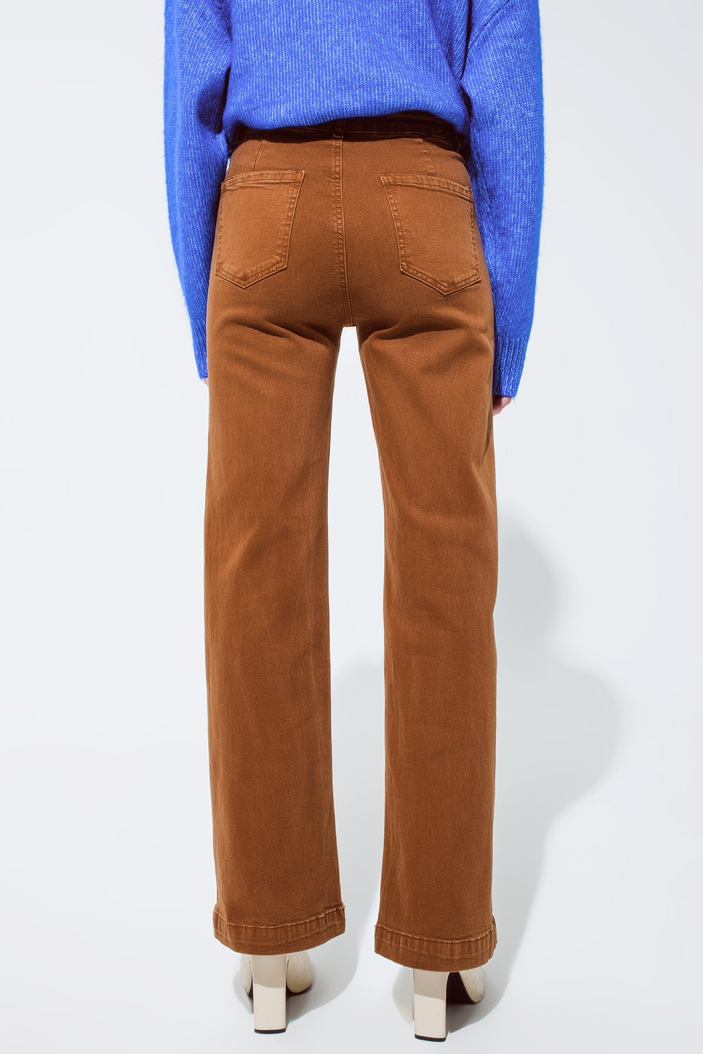 jeans flare a vita alta con tasca frontale in cammello