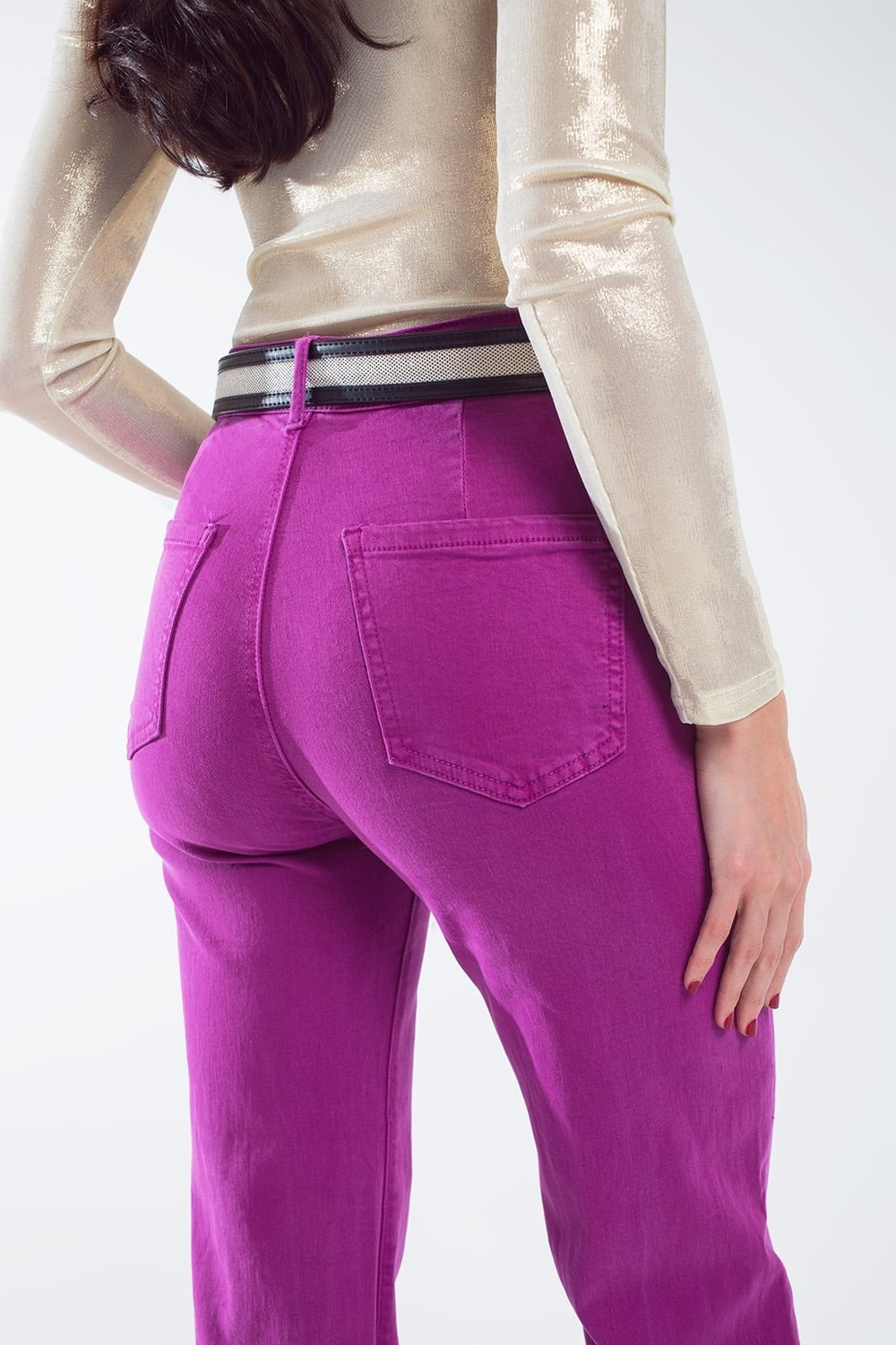jeans flare a vita alta con tasche frontali in magenta