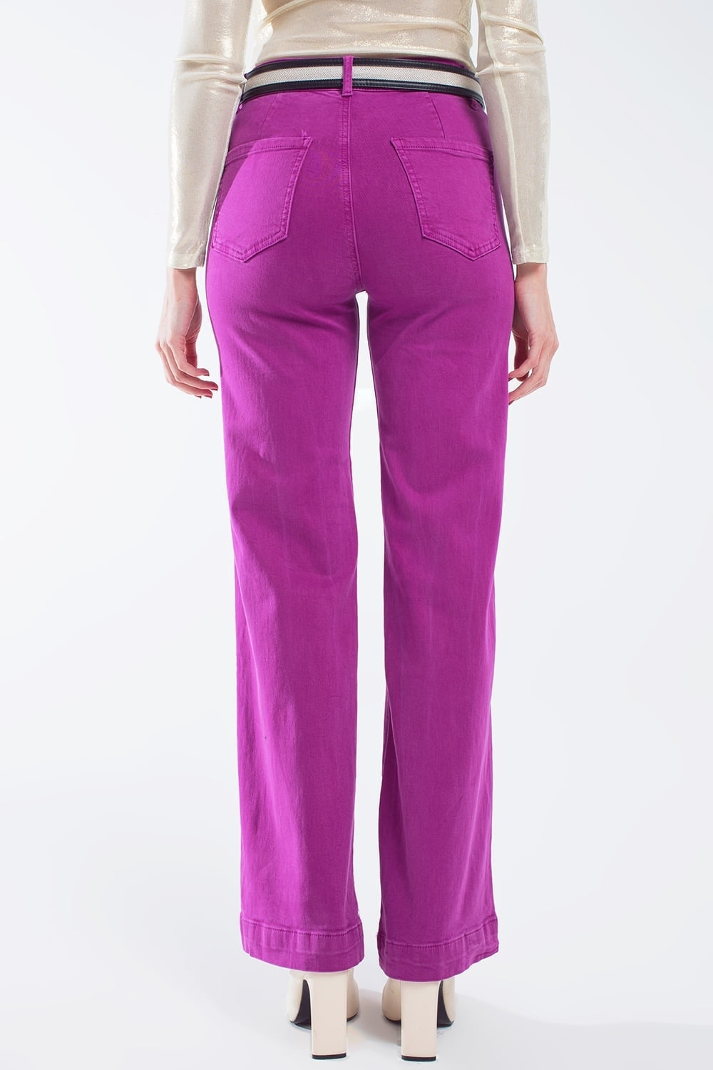 jeans flare a vita alta con tasche frontali in magenta