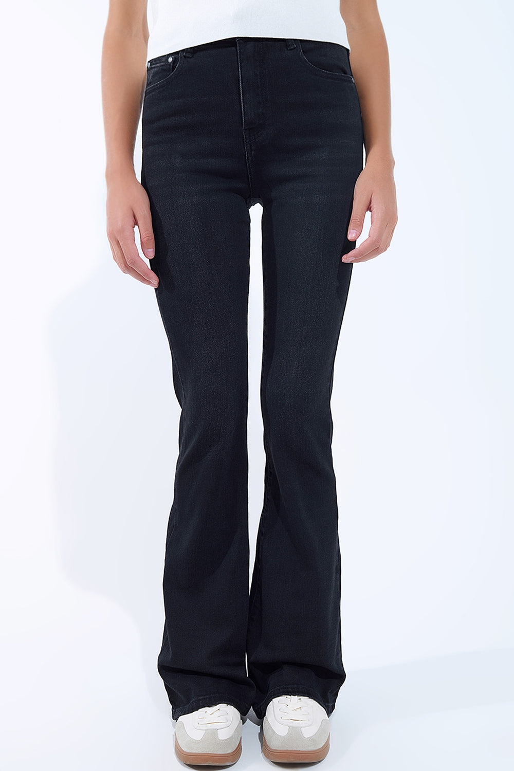 Q2 Jeans flare a vita alta in nero