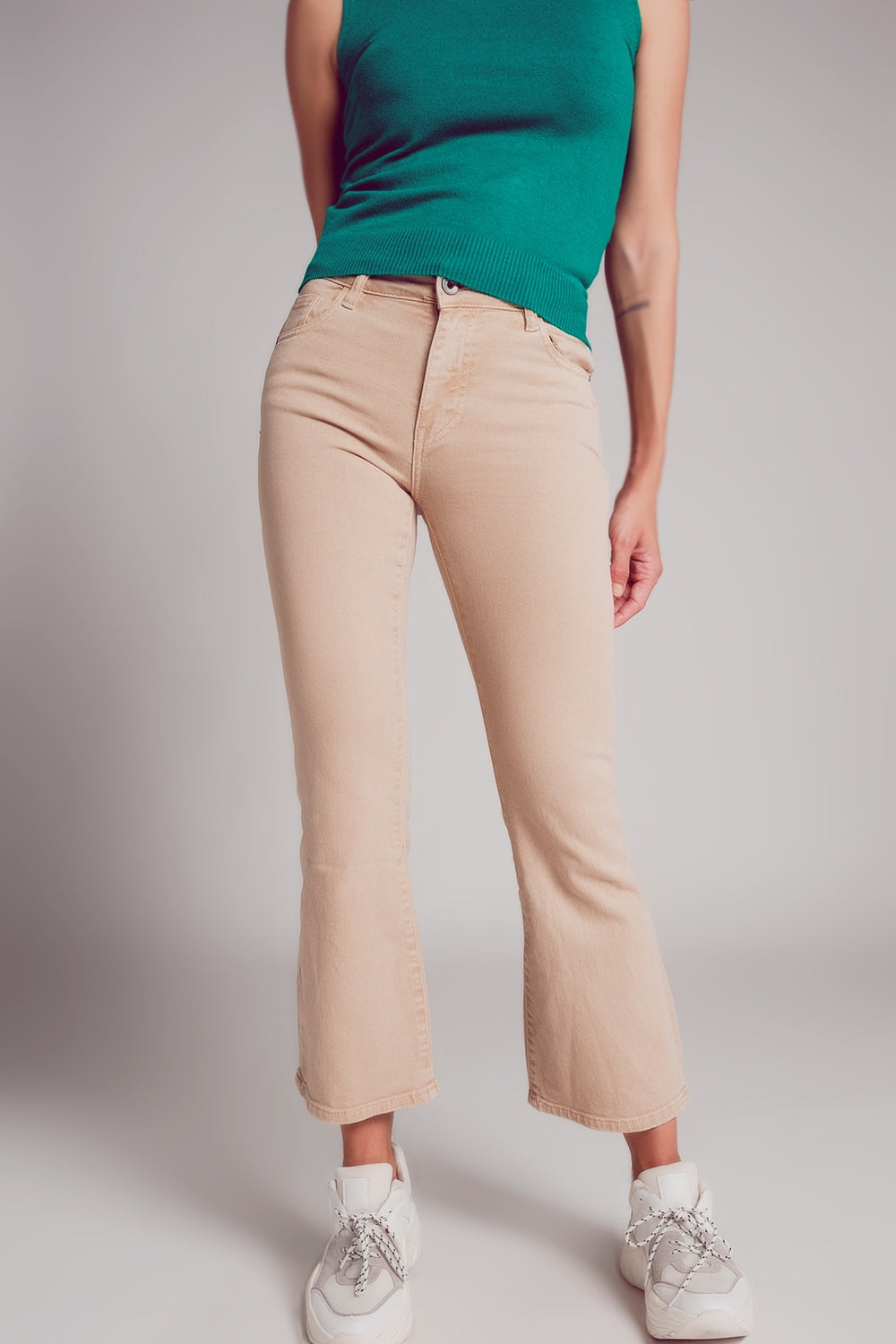 Q2 jeans flare a vita alta in sabbia