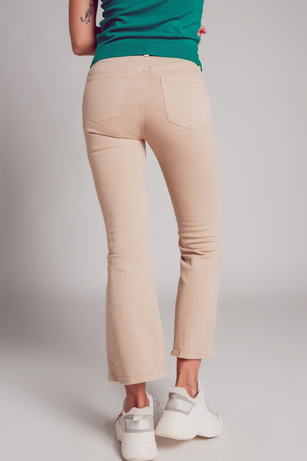 jeans flare a vita alta in sabbia