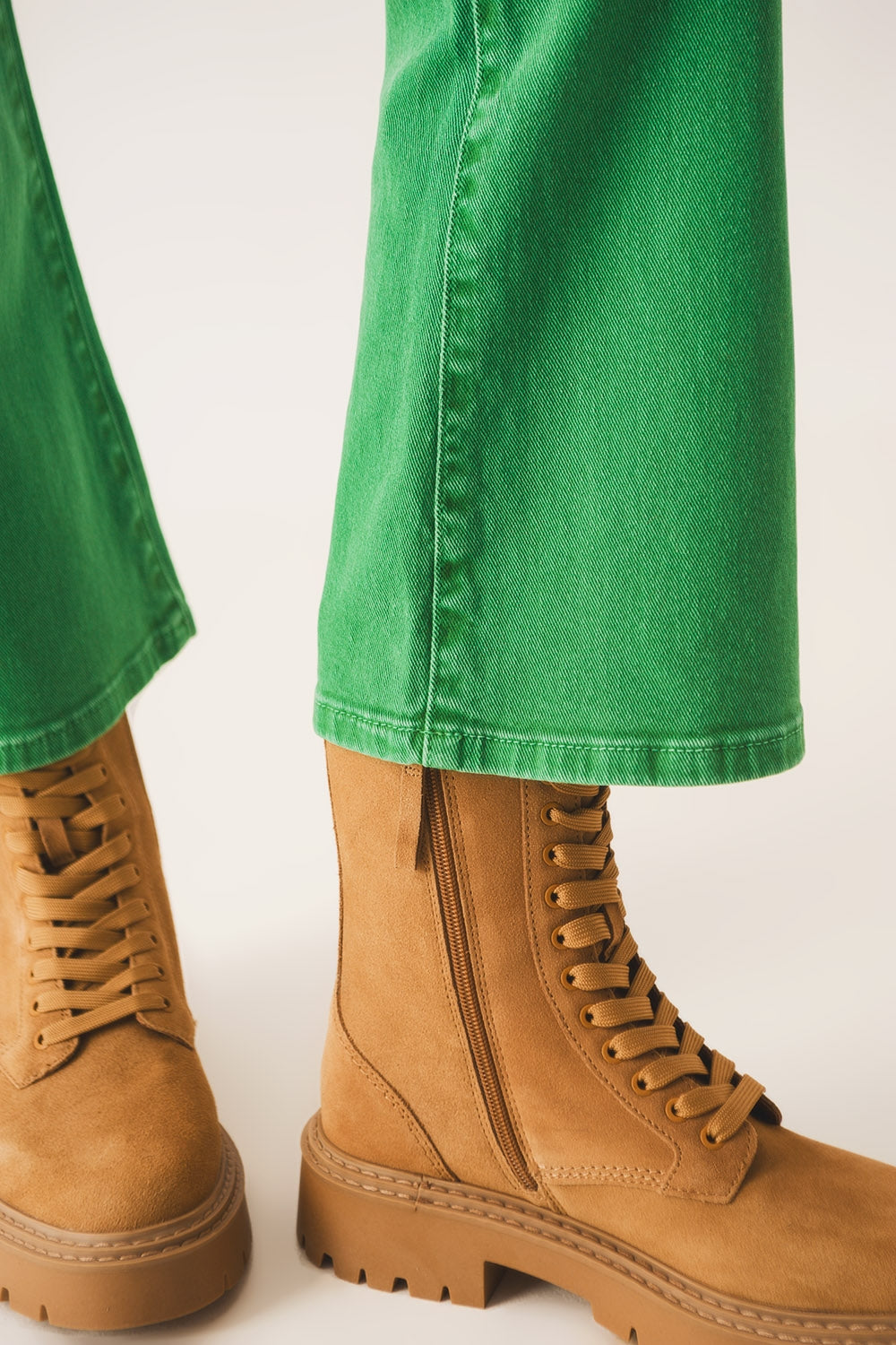 Jeans flare a vita alta in verde