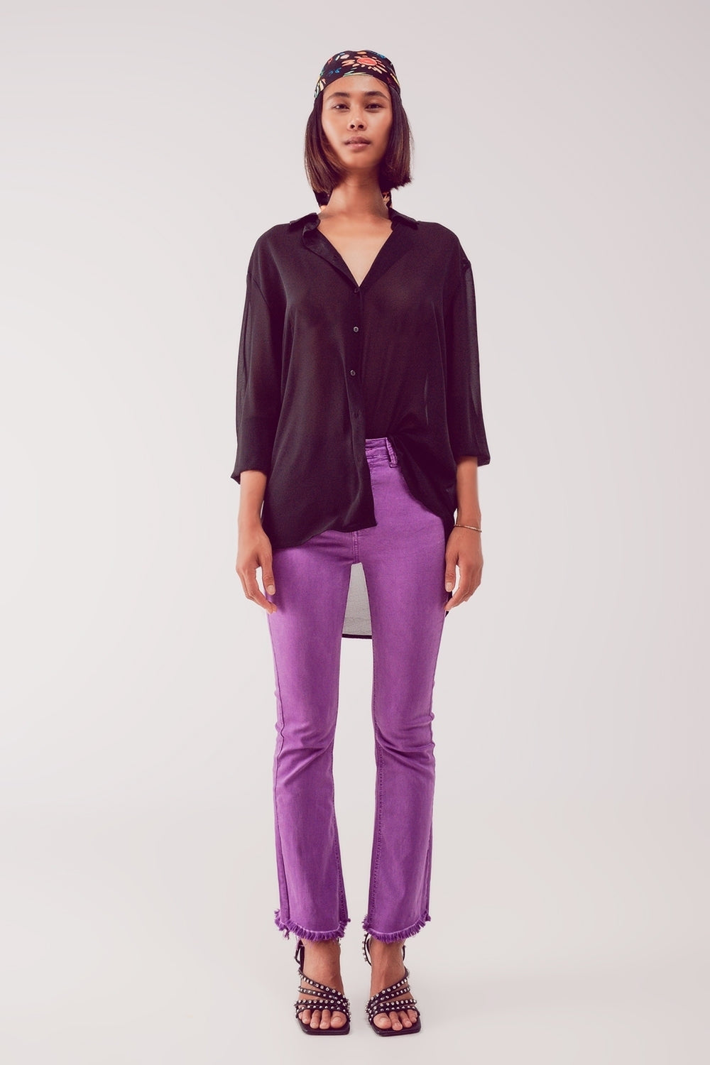 Jeans flare con orlo a vivo in viola