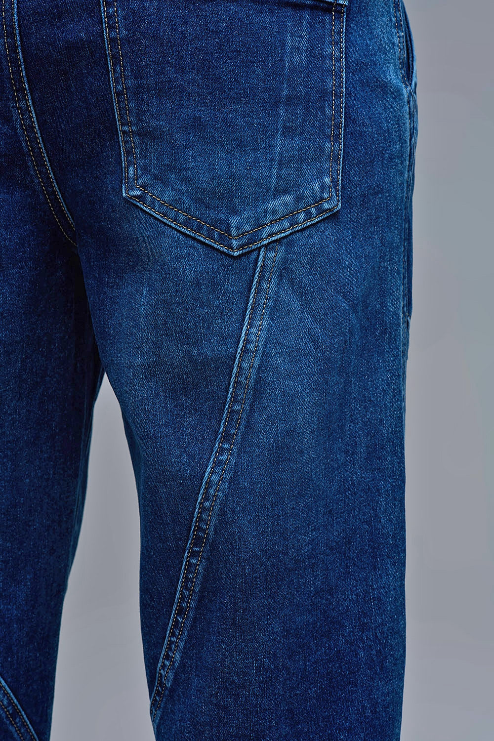Jeans Jogger in denim dal taglio rilassato con coulisse in vita