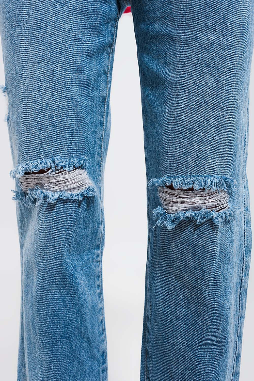 Jeans lavaggio blu chiaro con strappi al ginocchio