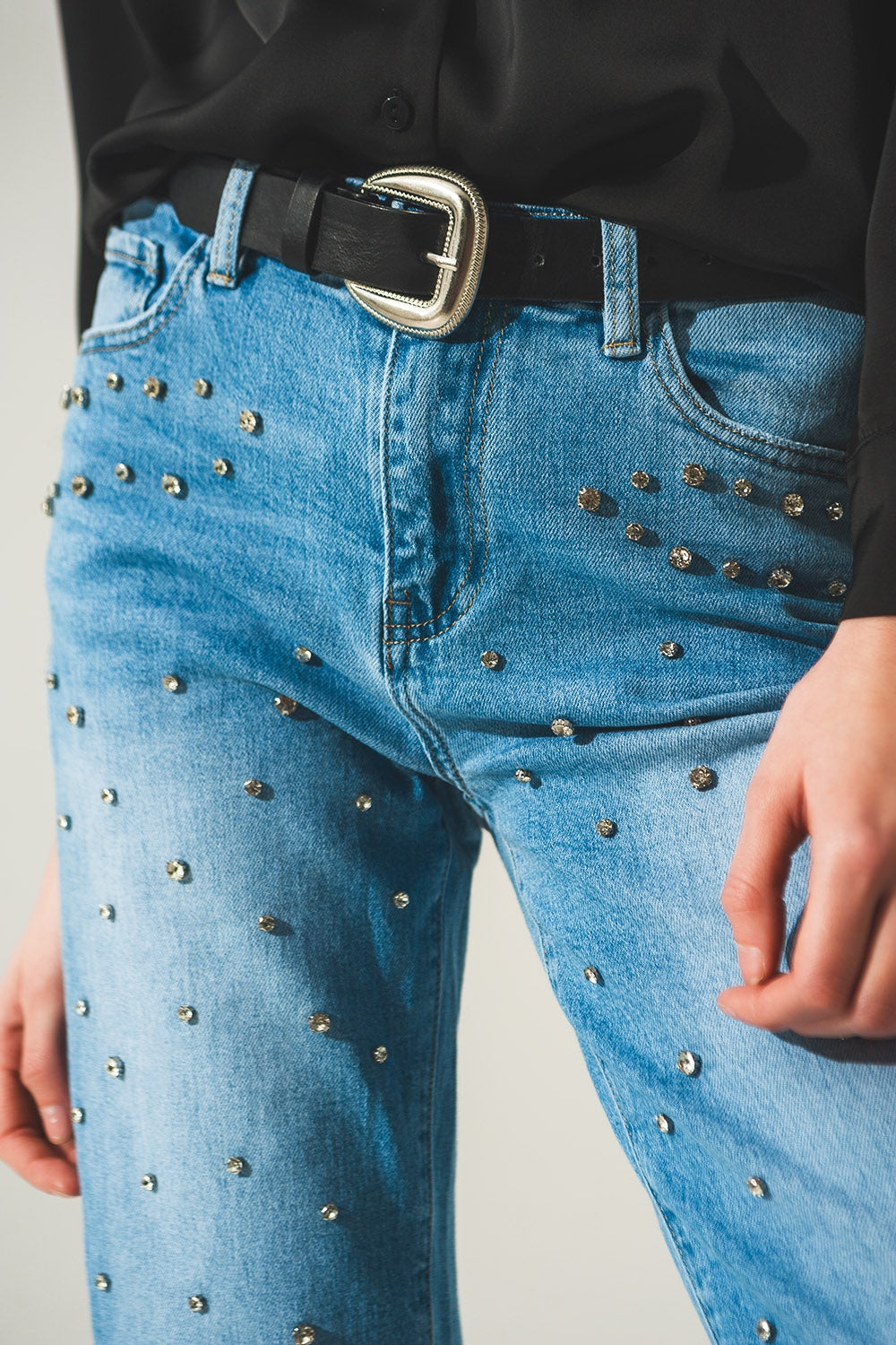 Jeans lavaggio chiaro con strass