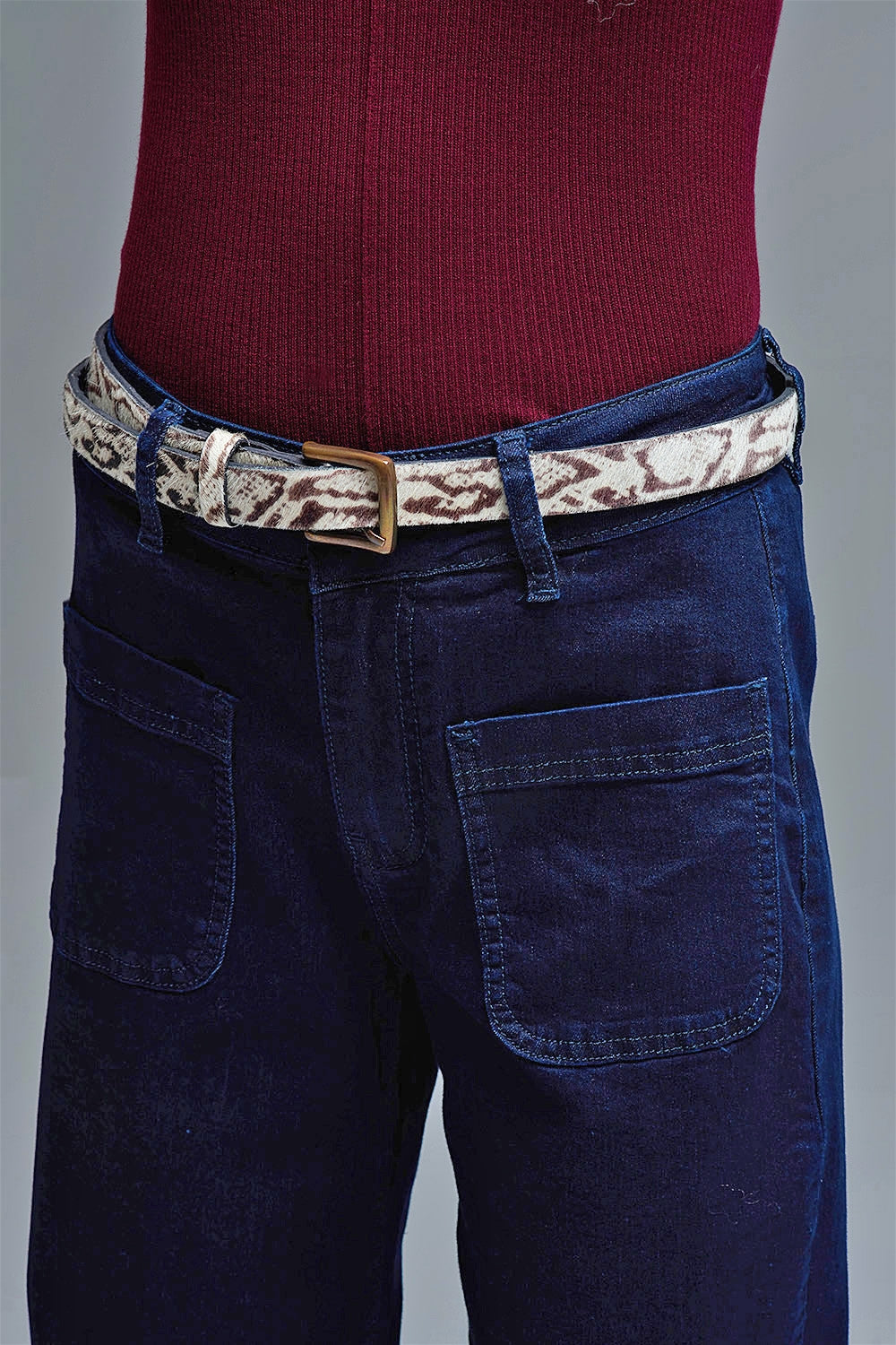 Jeans marini dritti con dettaglio tasca in blu profondo