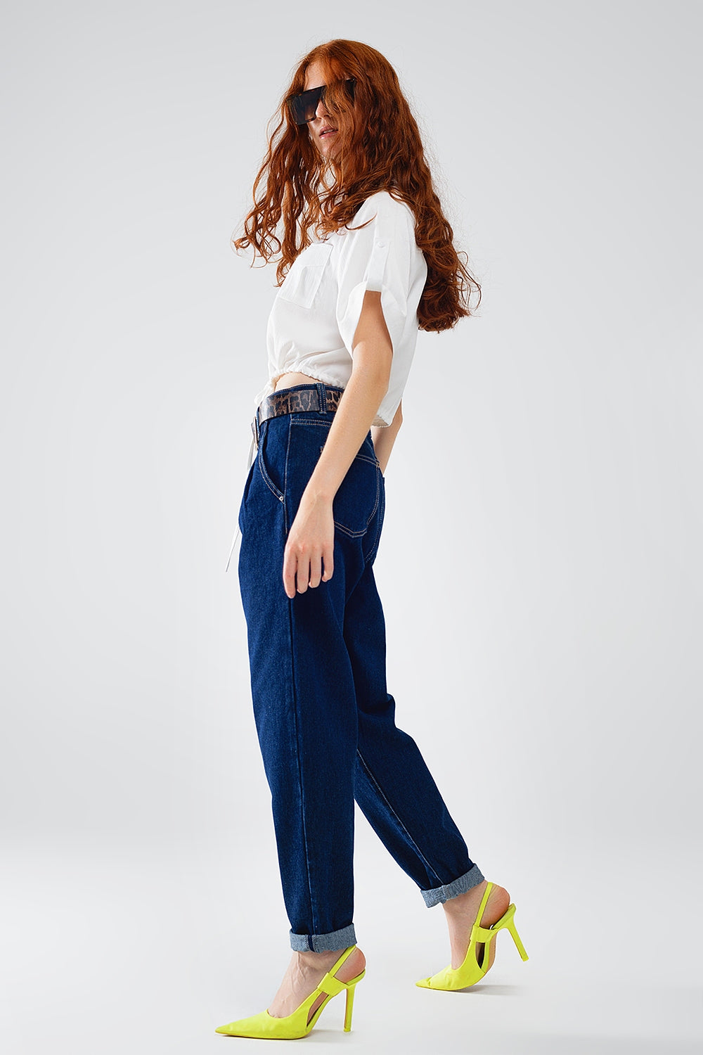 Jeans Mom blu raw con dettaglio pinces
