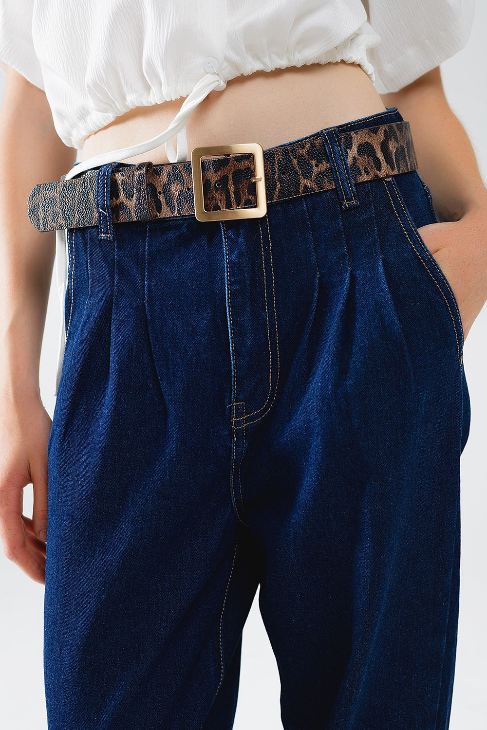 Jeans Mom blu raw con dettaglio pinces