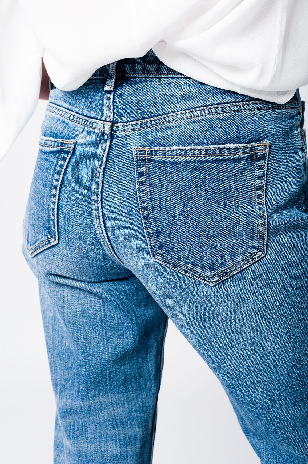 Jeans mom con ricami le stelle