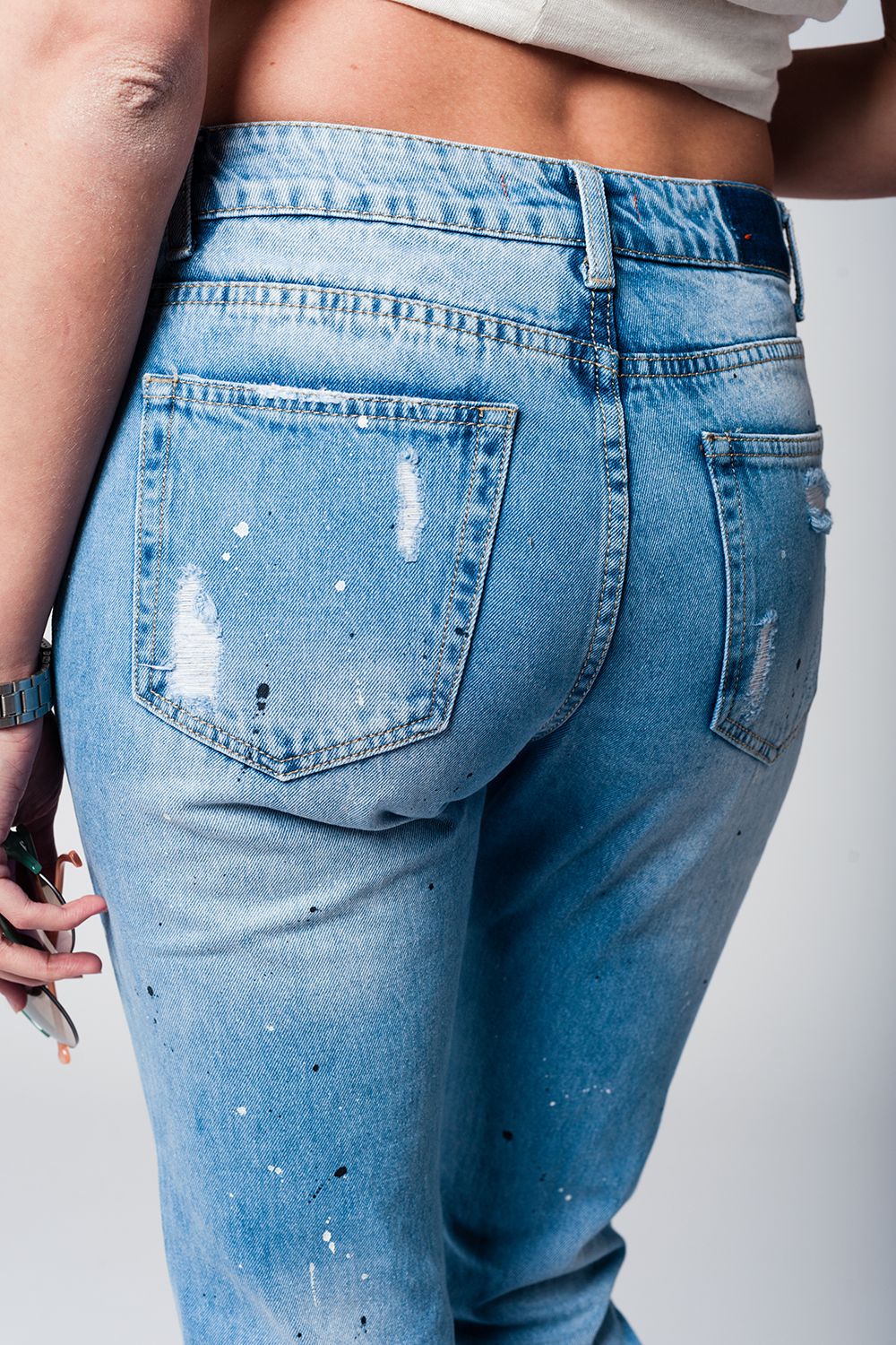 Jeans Mom con strappi estremi
