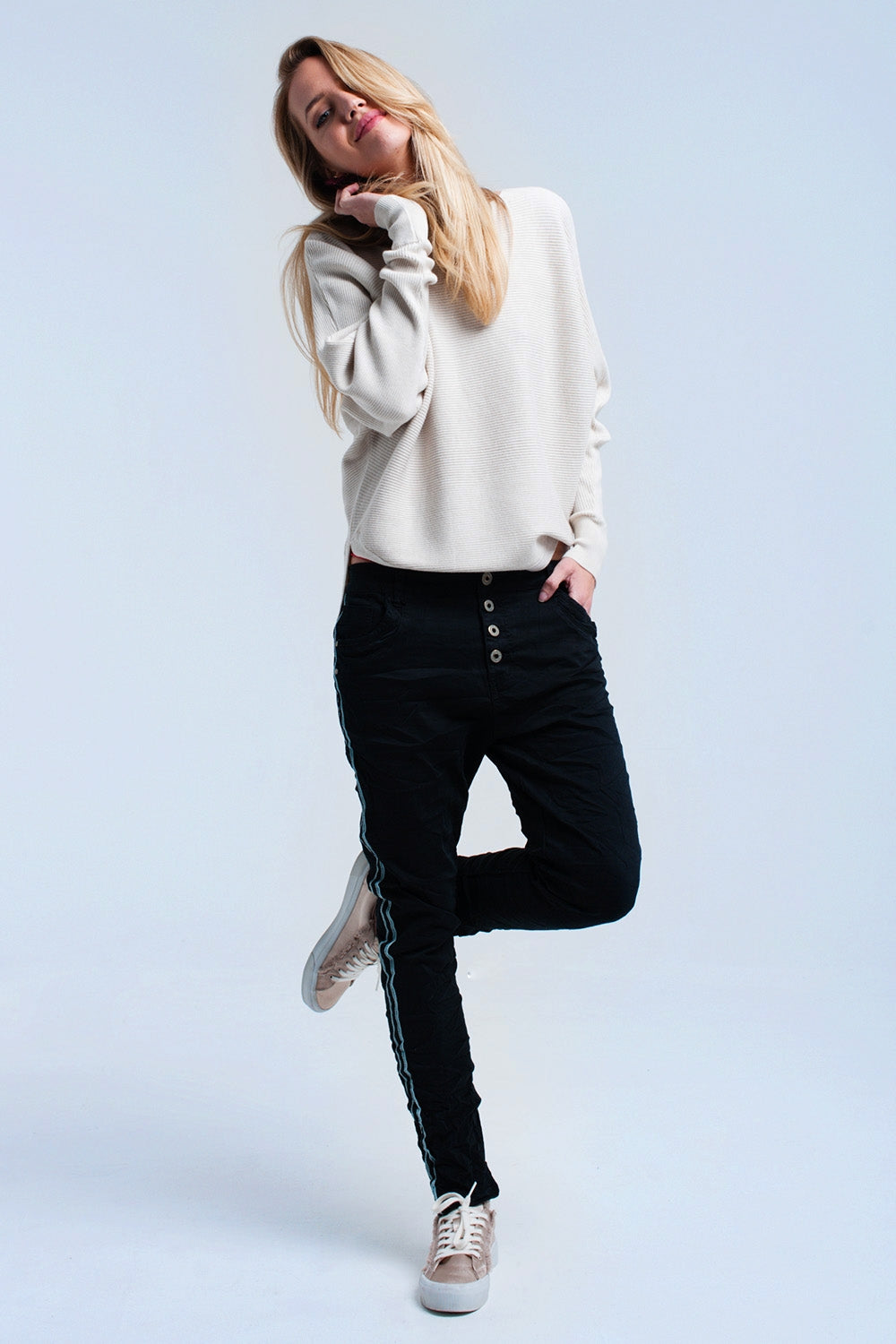 Jeans neri boyfriend con bottoni