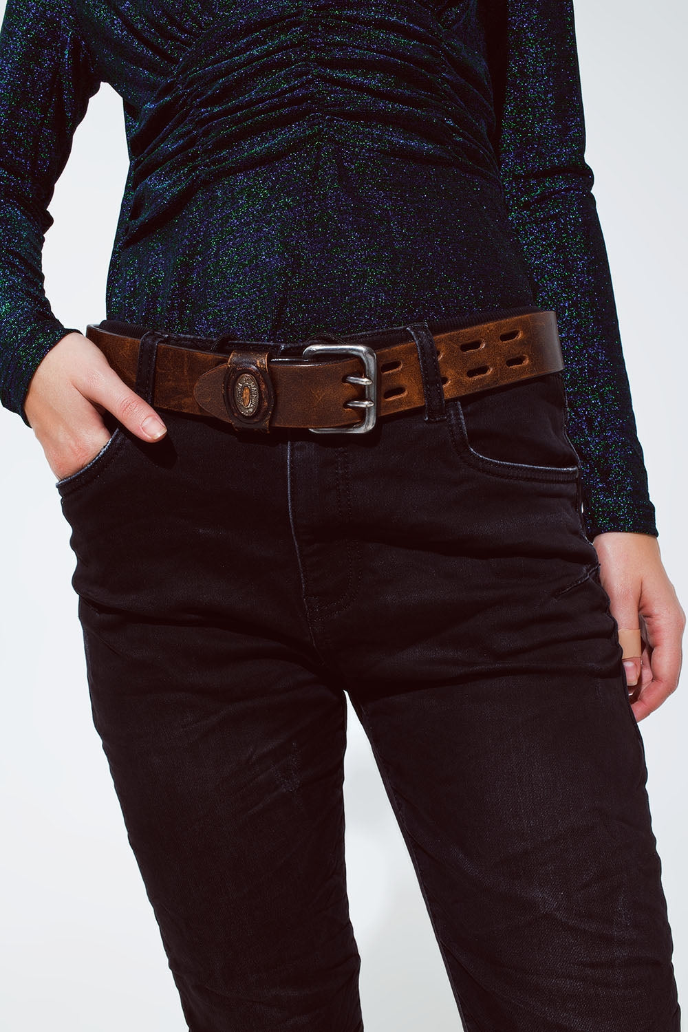 jeans neri con vita elastica e cordoncino