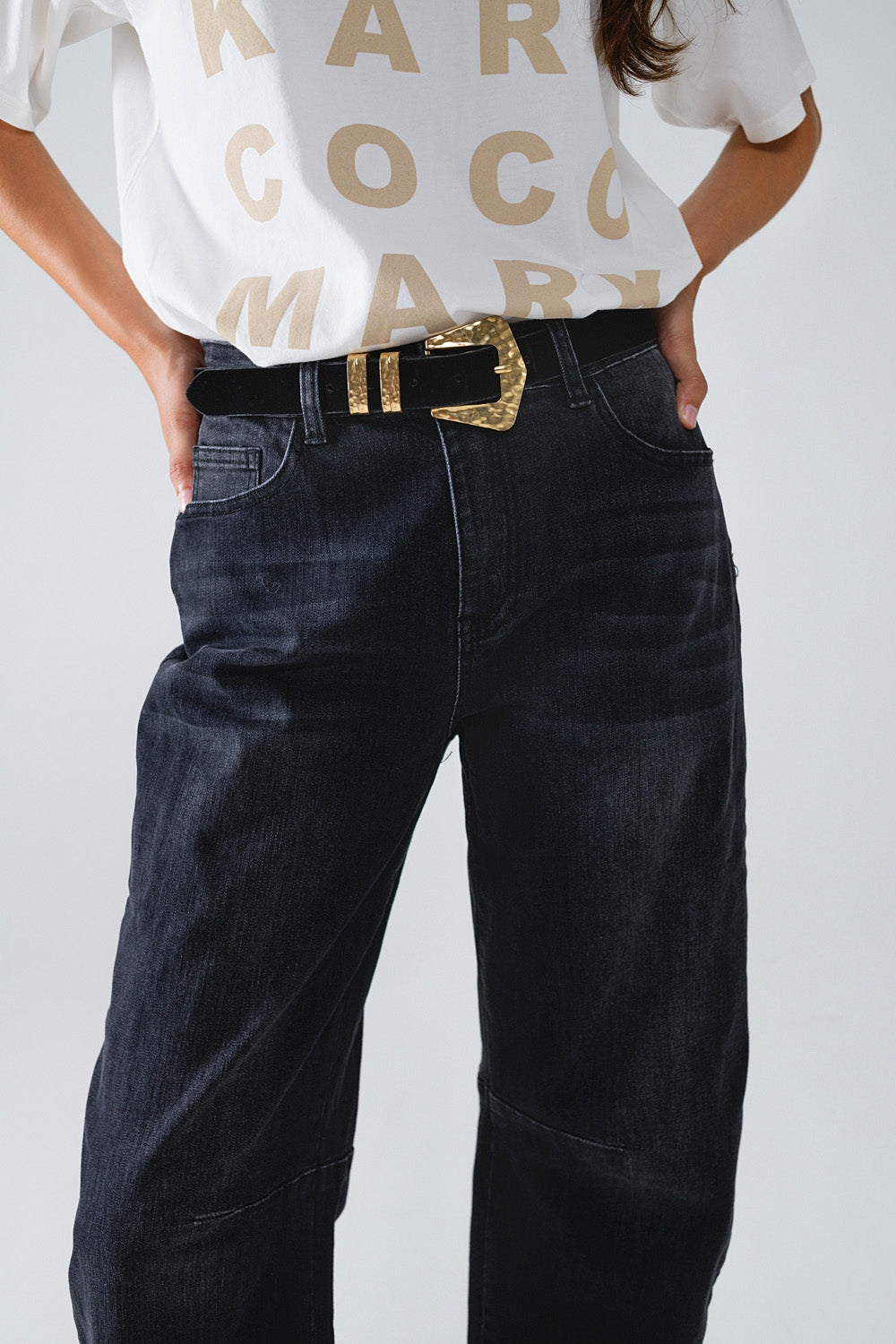Jeans neri dritti con dettaglio cuciture