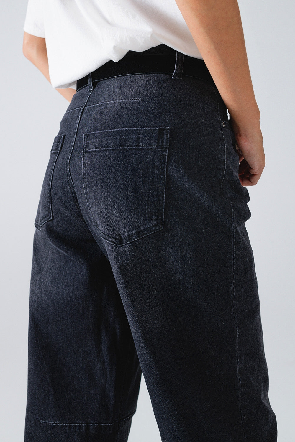 Jeans neri dritti con dettaglio cuciture