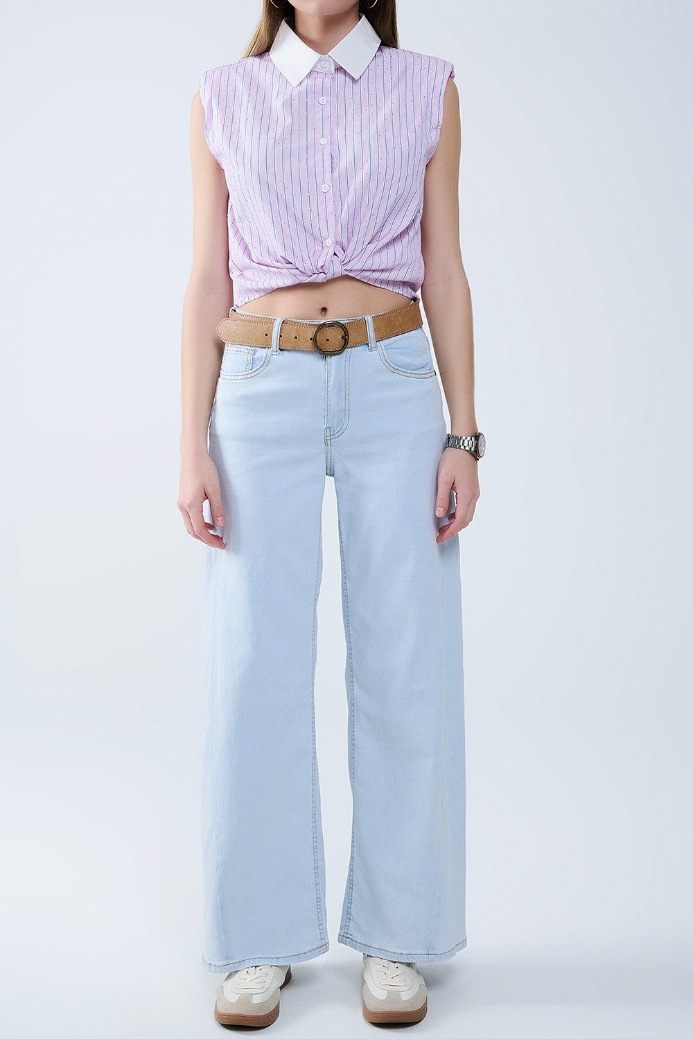 Q2 Jeans oversize a gamba dritta con lavaggio chiaro