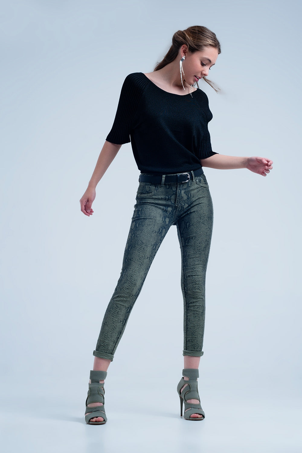 Jeans reversibile verdi con stampa a serpente
