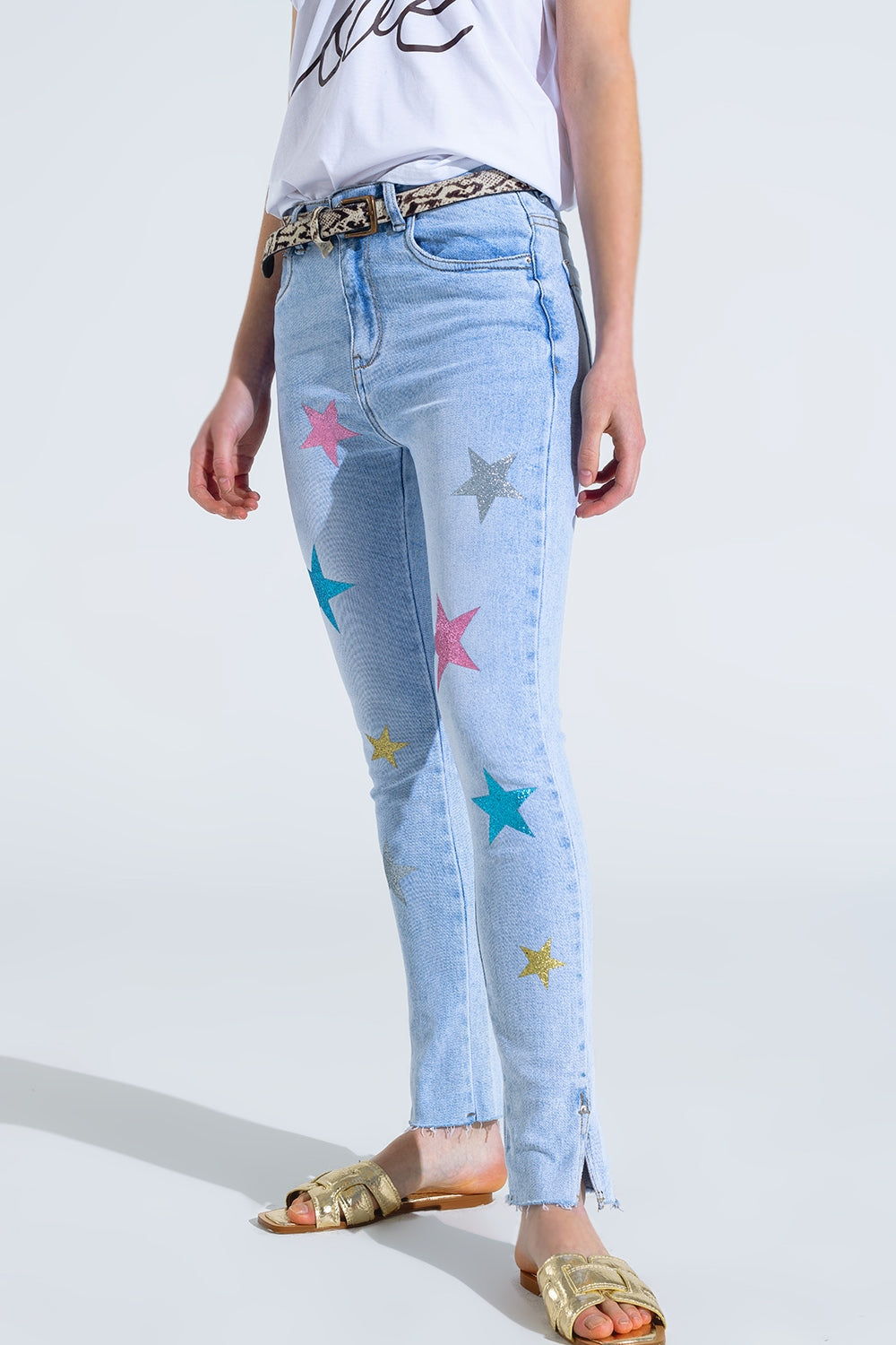 Jeans skinny a lavaggio chiaro con stelle sulle gambe