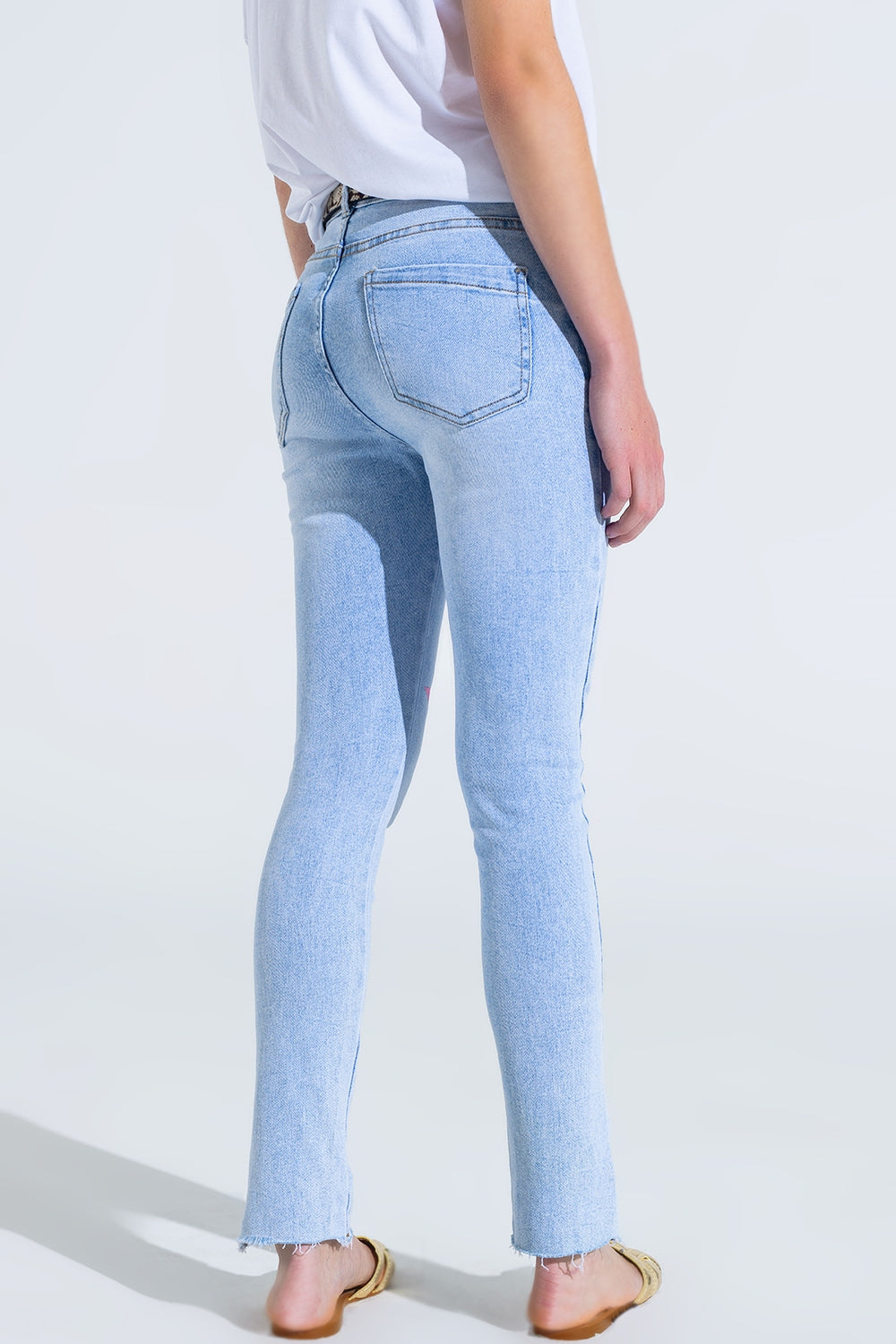 Jeans skinny a lavaggio chiaro con stelle sulle gambe