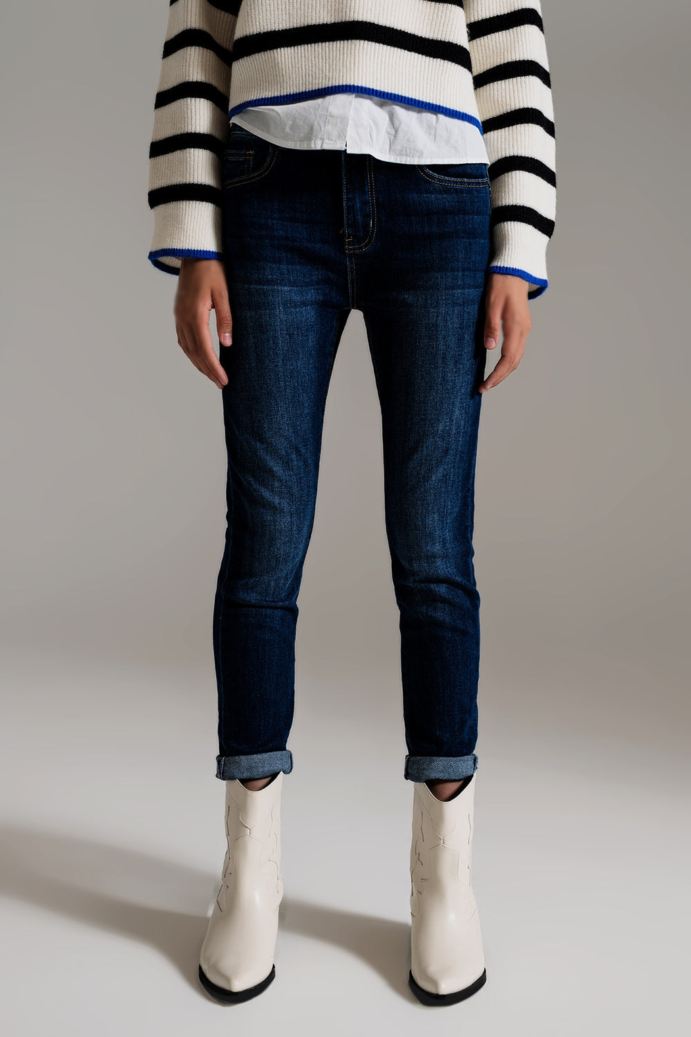 Q2 Jeans skinny a lavaggio scuro con elastan elastico