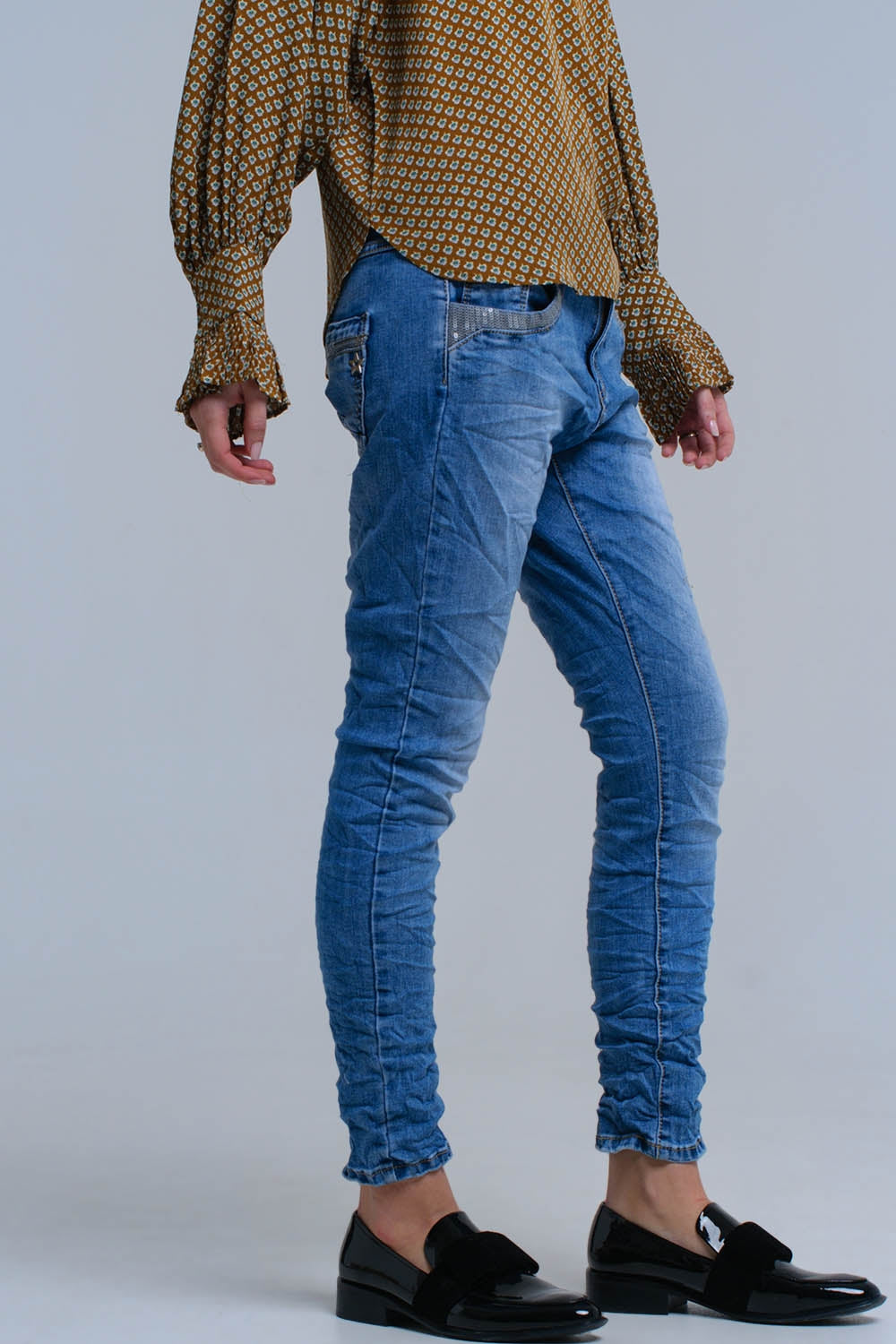 Jeans skinny blu con dettagli in paillettes