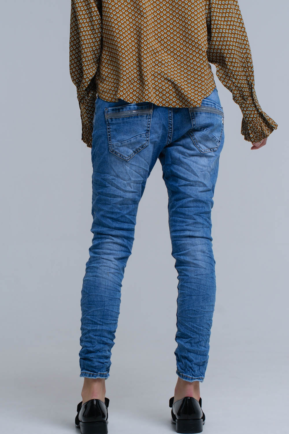 Jeans skinny blu con dettagli in paillettes