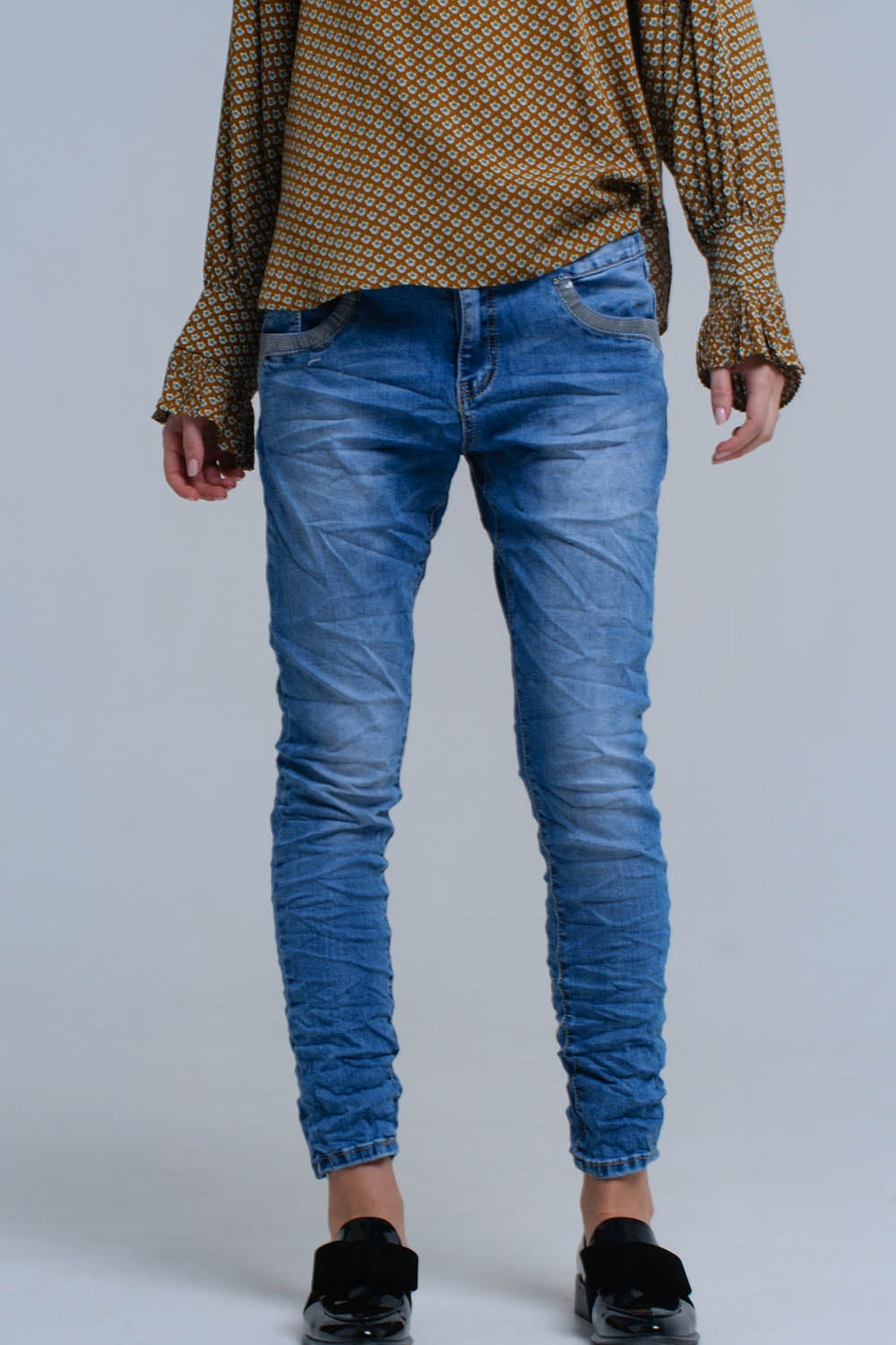 Jeans skinny blu con dettagli in paillettes