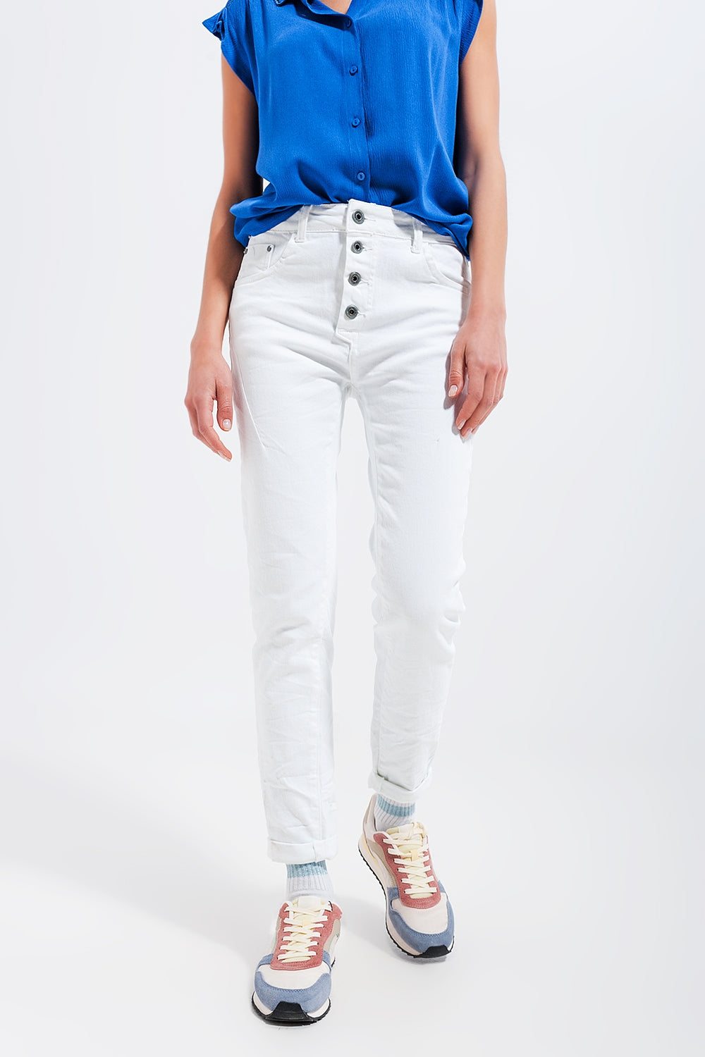 Jeans skinny con bottoni a vista e lavaggio bianco