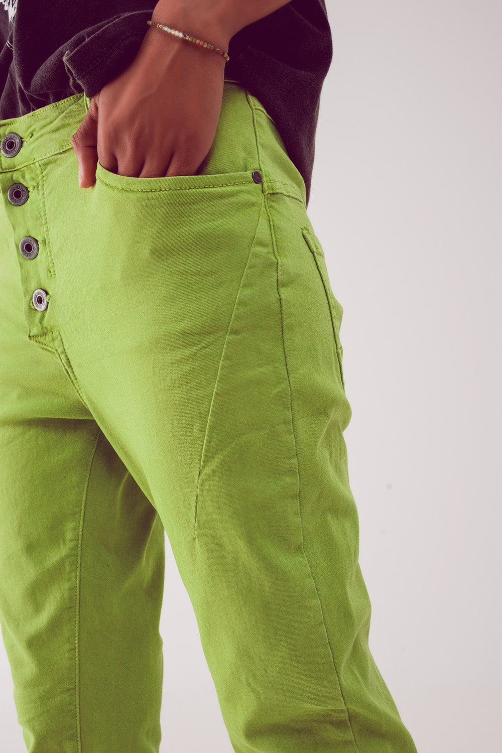 Jeans skinny con bottoni a vista e lavaggio verde