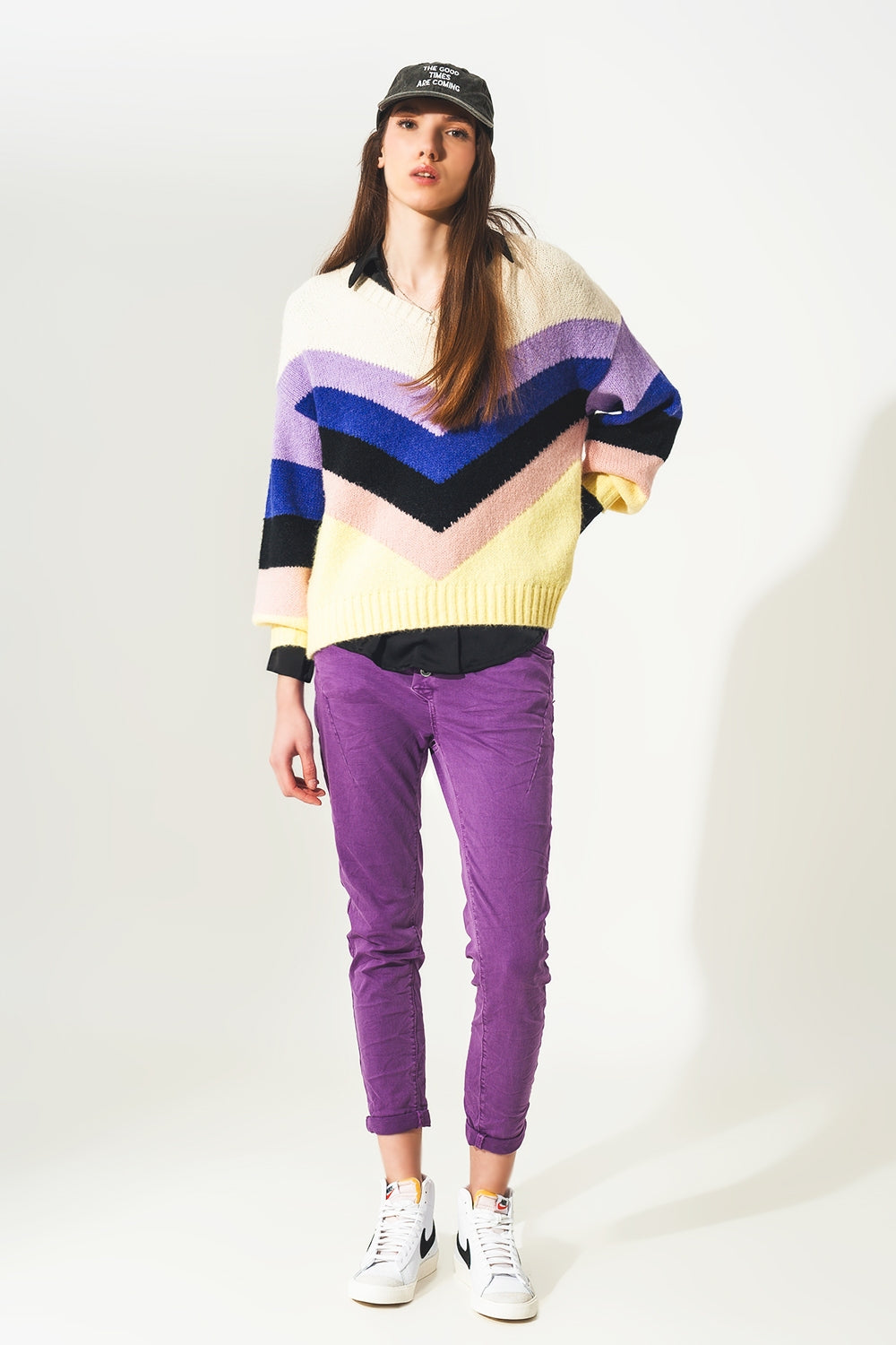 Jeans skinny con bottoni a vista e lavaggio viola