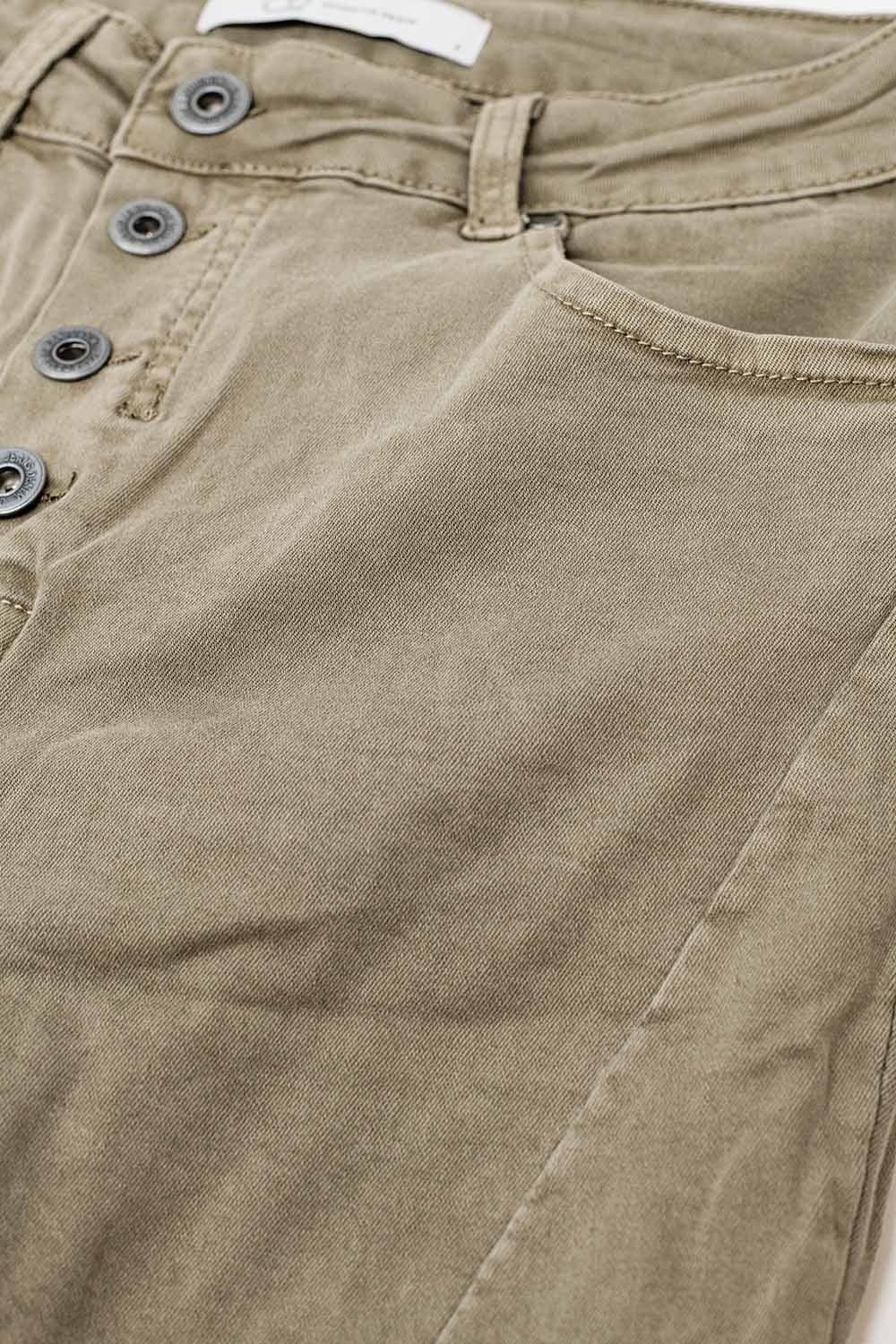 Jeans skinny con bottoni a vista in beige scuro